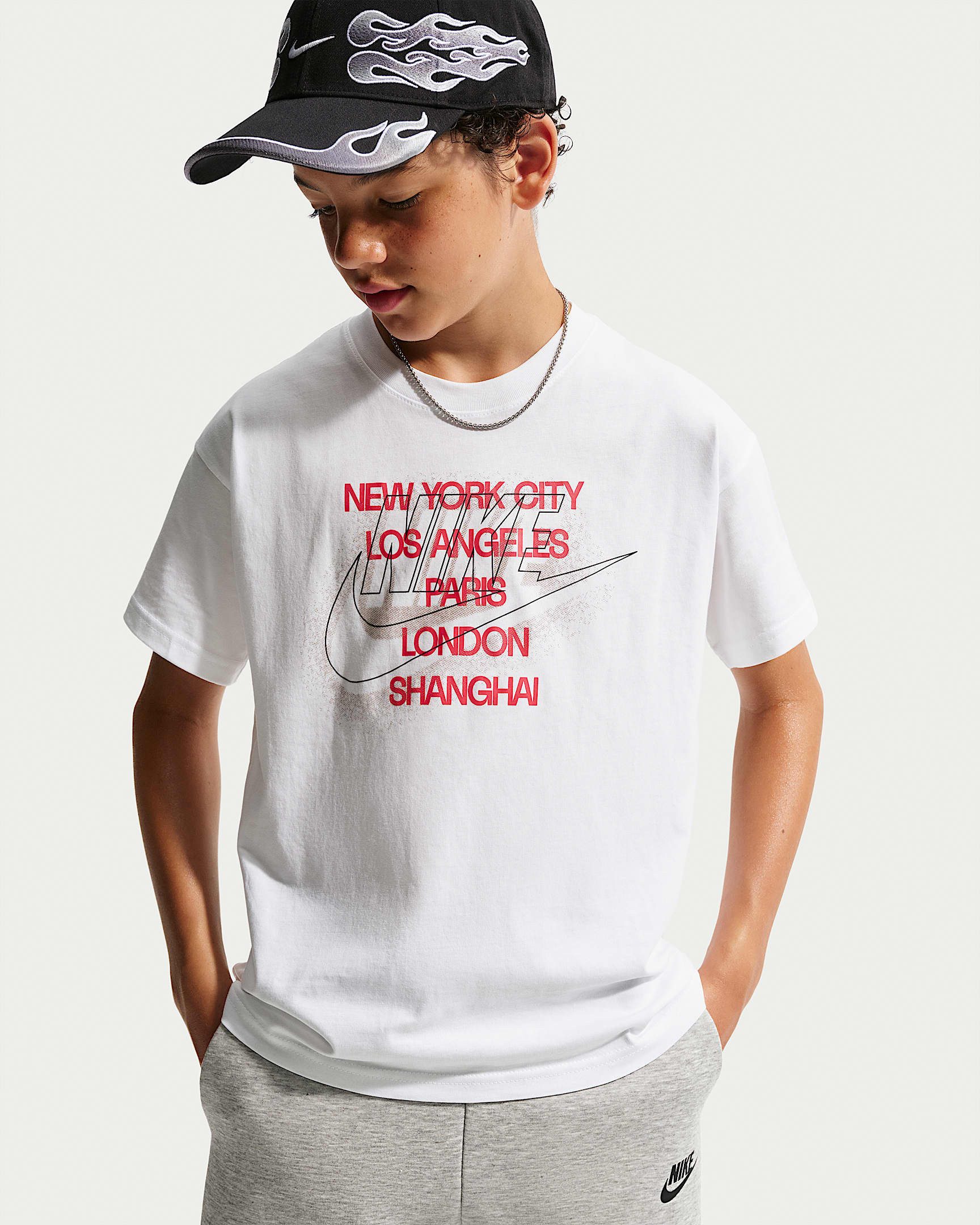 Nike Sportswear T-Shirt Nike Sportswear Big Kids' T-Shirt für Kinder und Jugendliche, mit Rundhalsausschnitt, aus Baumwolle