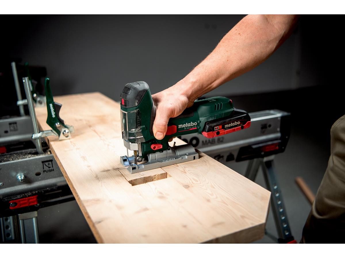 metabo Akku-Stichsäge ST 18 LT 130 BL, Solo Version, ohne Akku, ohne Ladegerät, inkl. Zubehör + metaBOX 145 L