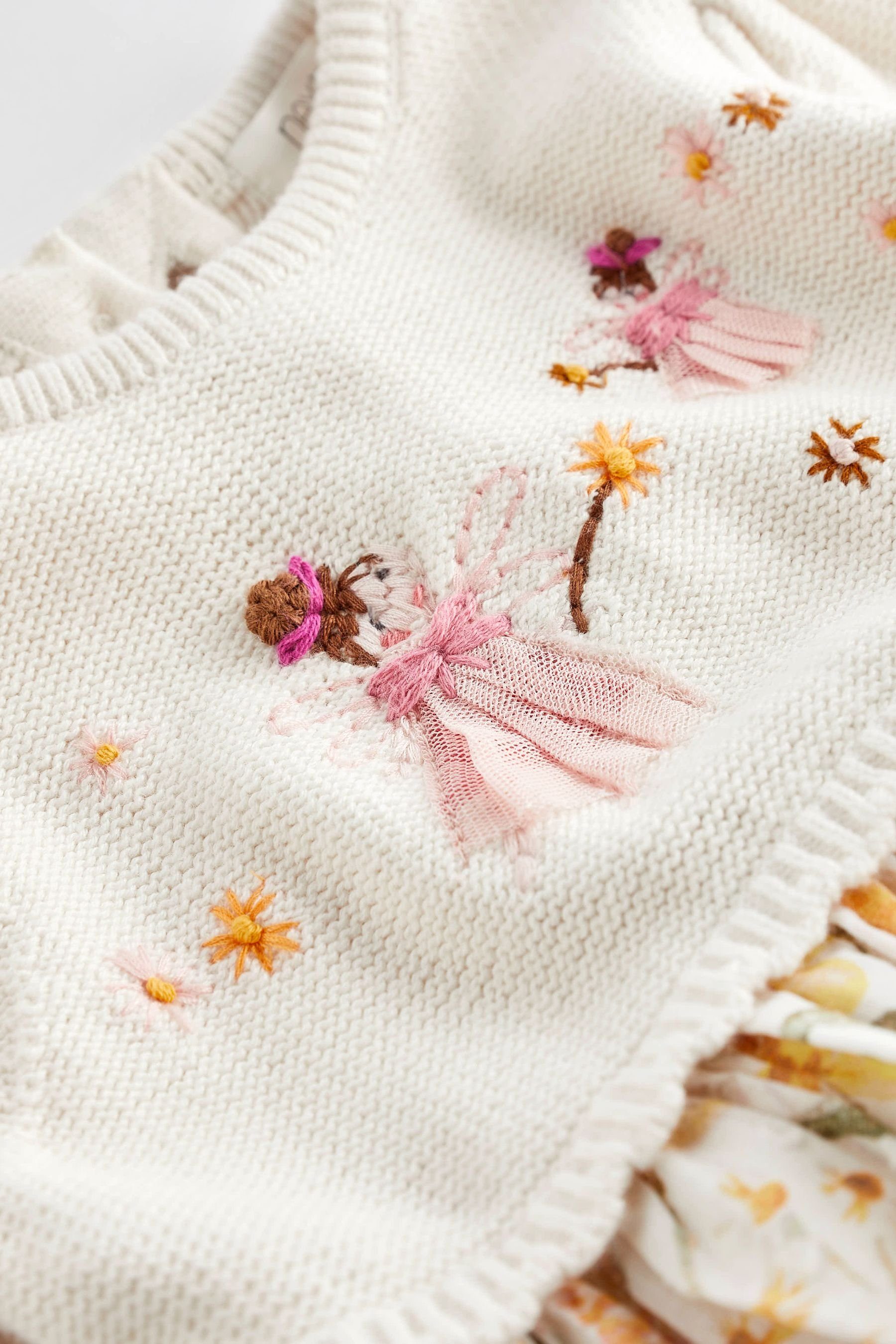 Next Strickkleid Baby-Kleid Cream (1-tlg) mit Floral Häschen-Stickerei