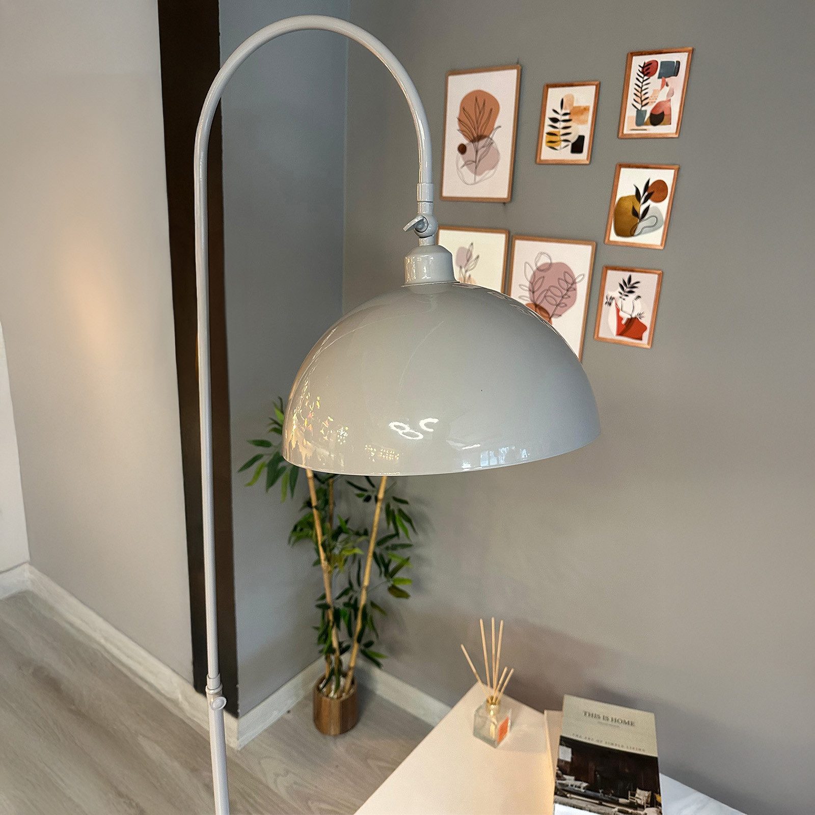 Bamyum Stehlampe Moderne Stehlampe aus Metall mit E27, verstellbarer Lampenschirm, ohne Leuchtmittel, E27, verstellbarer Lampenschirm, Stehluchte mit Ablage