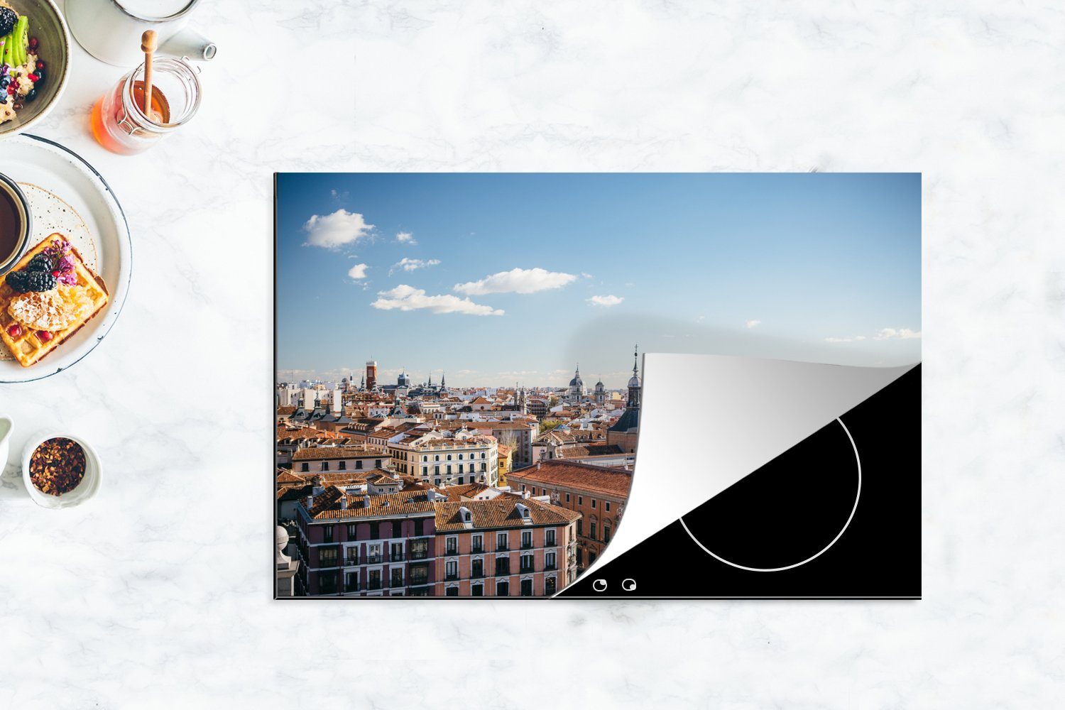 Induktionskochfeld Herdblende-/Abdeckplatte für 81x52 die cm, Zentrum Madrid Wolken, Ceranfeldabdeckung (1 Schutz - MuchoWow - Vinyl, küche, tlg),
