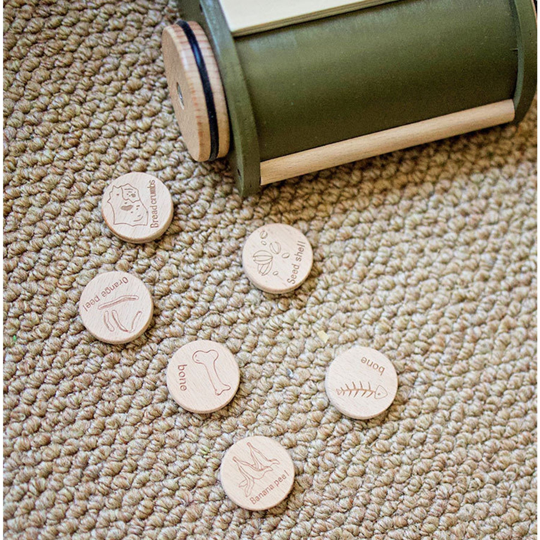 TikTakToo Kinder-Staubsauger Staubsauger aus Holz grün, mit magnetischem "Schmutz"