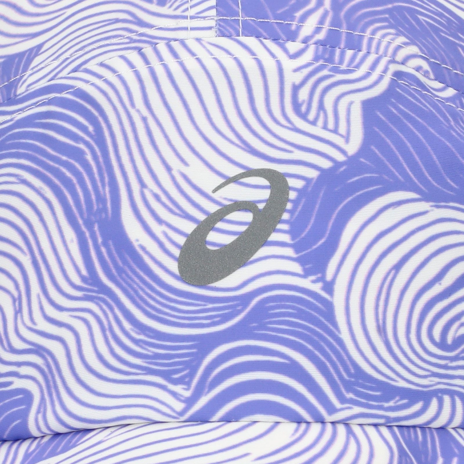 Asics Schirmmütze Fujitrail Graphic Cap 3013B326-500 hält dich bei deinen Läufen kühl