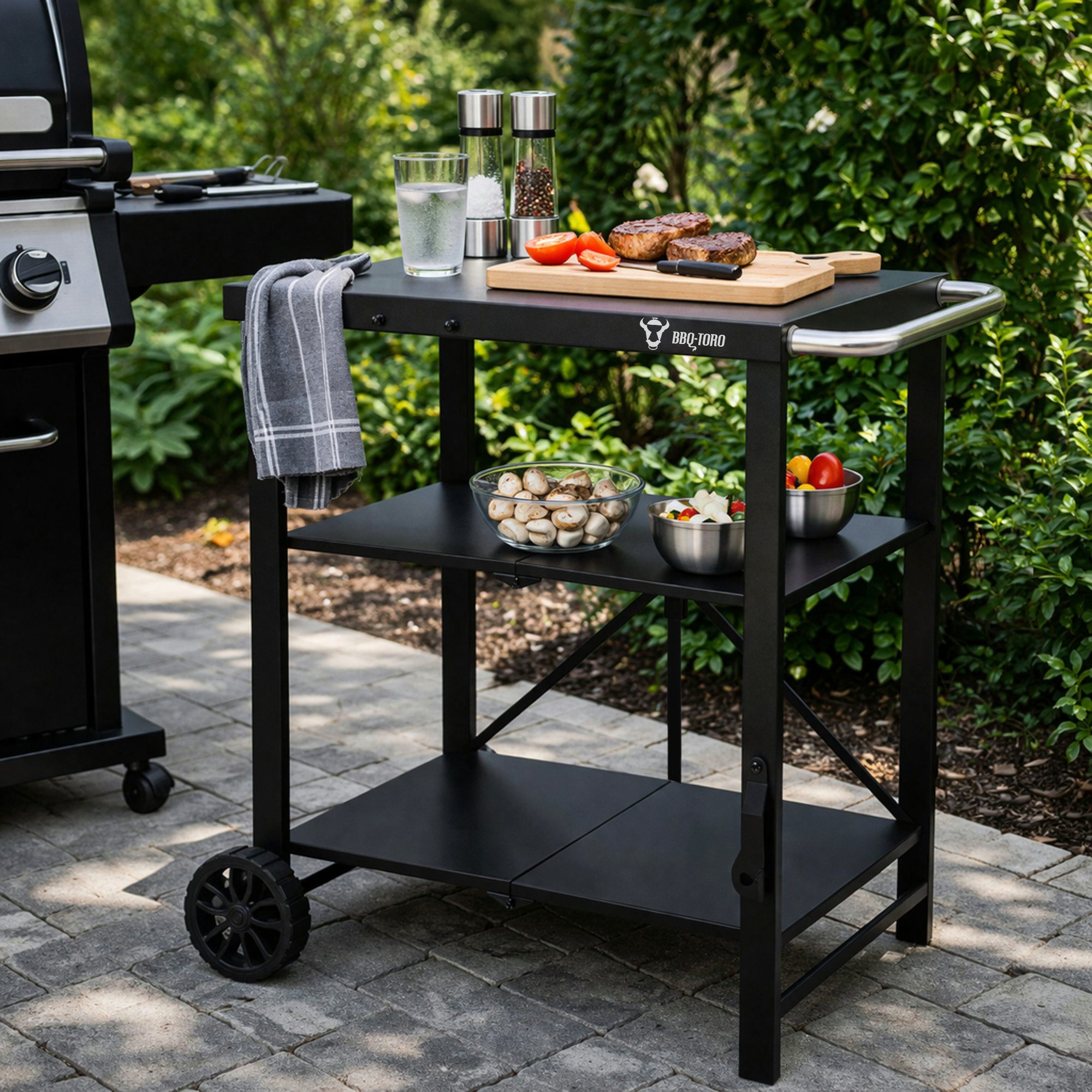 BBQ-Toro Grillablagetisch Grillwagen klappbar 60 x 80 x 82 cm, Schwarz, Servierwagen, Tischwagen, 2 leichtgängige Räder