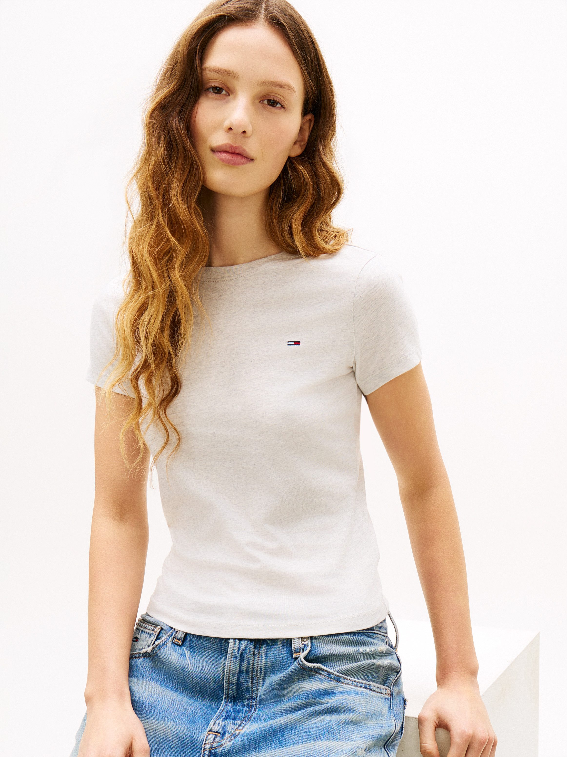 Tommy Jeans Kurzarmshirt TJW SLIM C-NECK TEE mit Logo-Stickerei günstig online kaufen