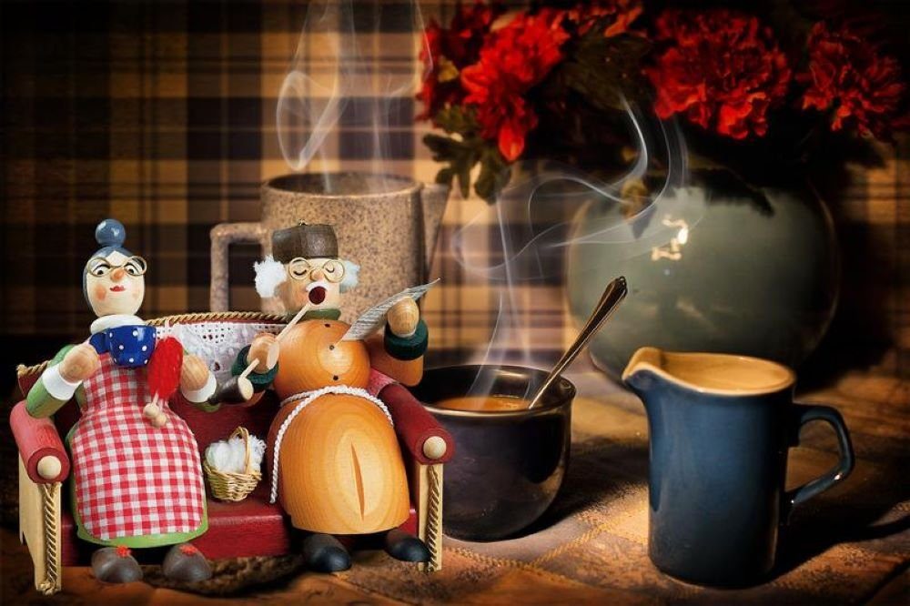 Richard Glaesser Räuchermännchen Rauchmann Oma und Opa auf Sofa aus Seiffen günstig online kaufen