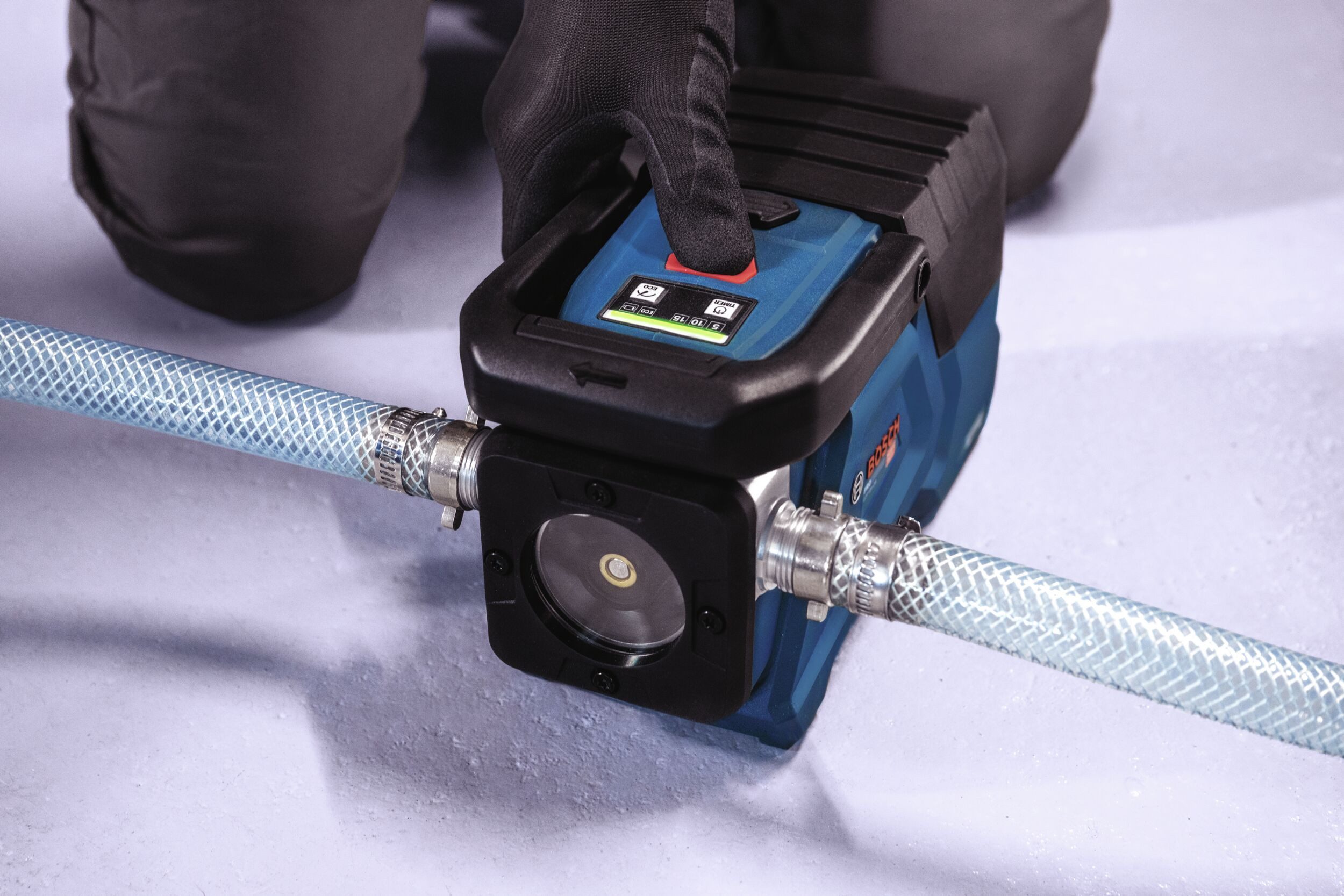 BOSCH Klarwasserpumpe GTP 18V-28, Akku-Förderpumpe Ohne Akku - im Karton