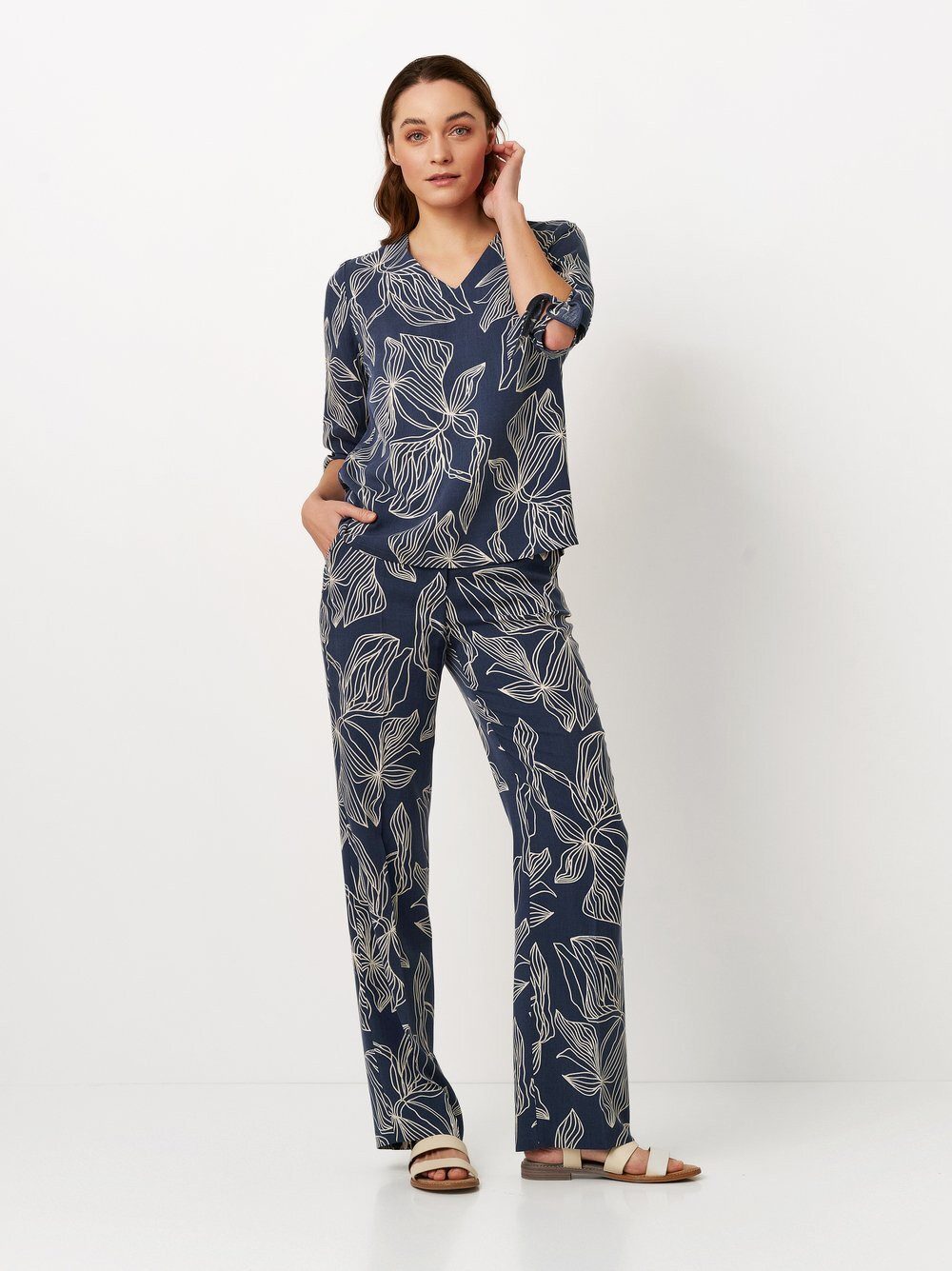 TONI Bügelfaltenhose Luisa mit Flowerprint günstig online kaufen