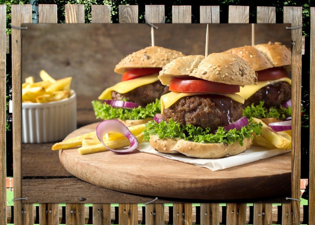 Thumbnail - Wallario Sichtschutzzaunmatten Saftige Burger auf Holzbrett
