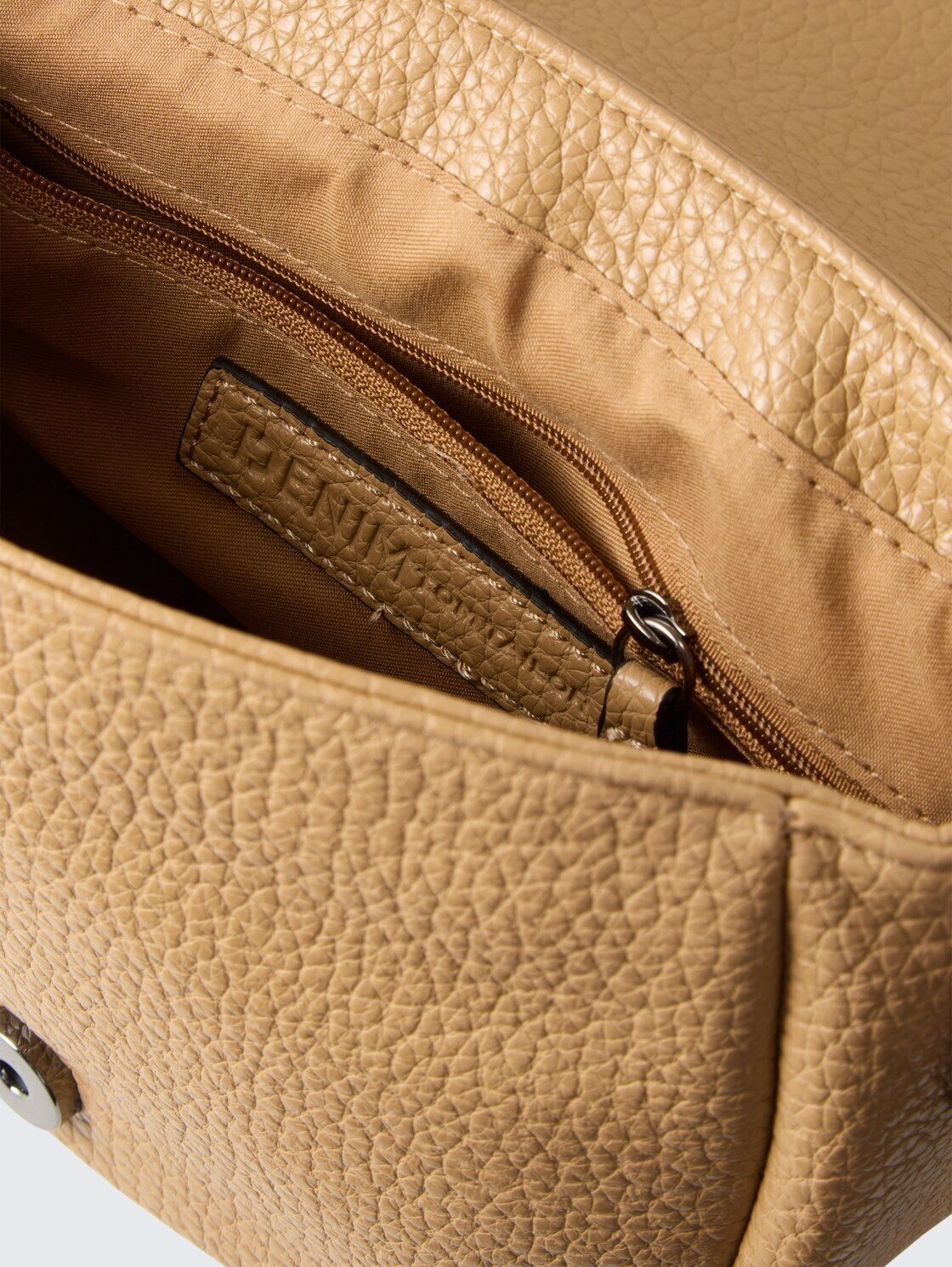 TOM TAILOR Denim Umhängetasche Bags, TTFINNA M Umhängetasche mit dekorativem Anhänger