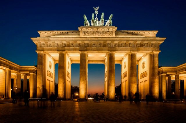 Papermoon Fototapete »Brandenburg Gate«, matt, BlueBack, 7 Bahnen, 350 x 260 cm-Otto