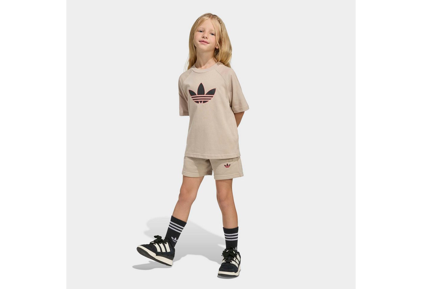adidas Originals Trainingsanzug LOCKERES KURZES -SET MIT TREFOIL (2-tlg), für Kinder, mit 2 Teilen, aus Baumwolle, neutraler Schnitt