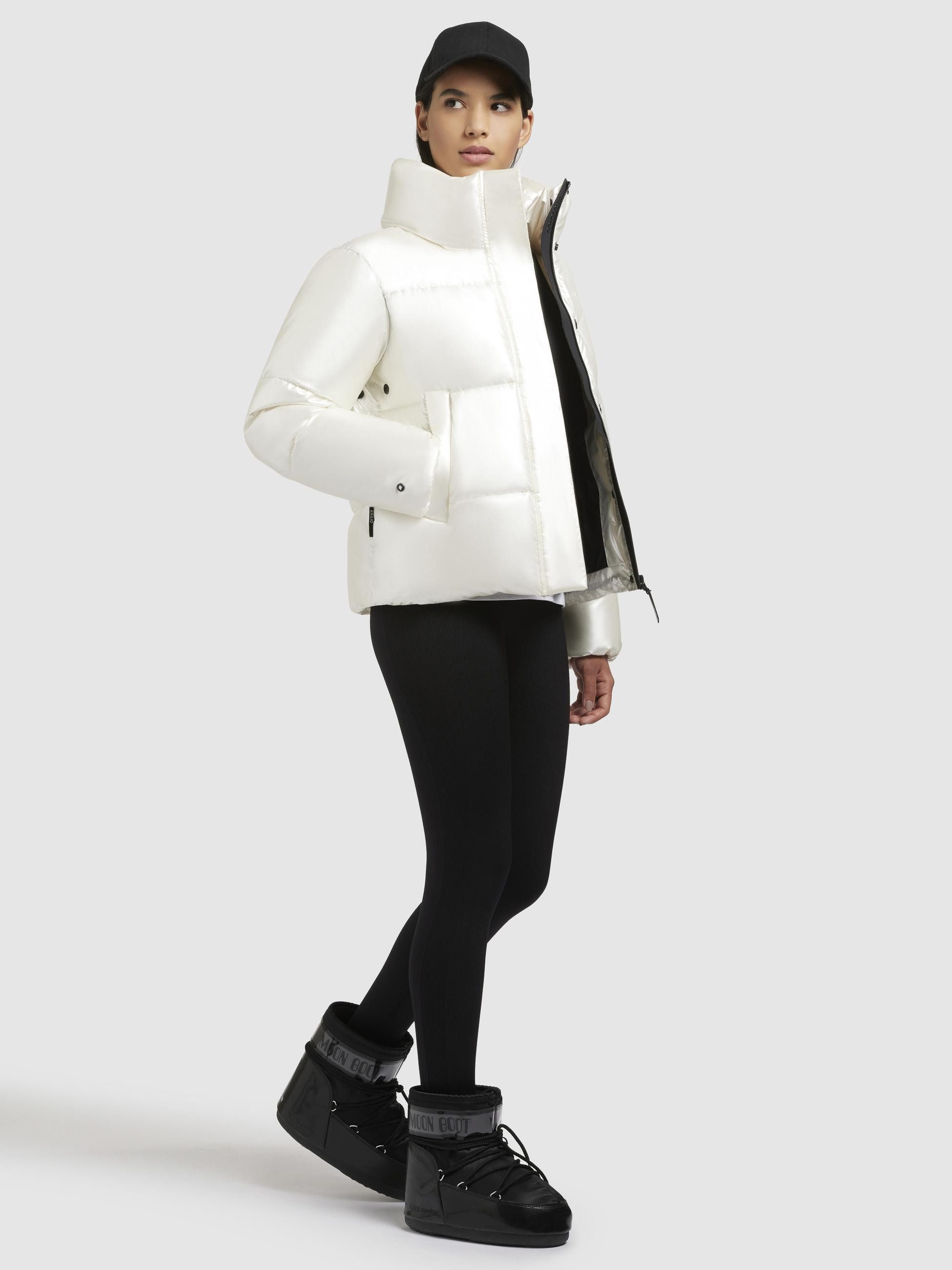 khujo Steppjacke Rinja Shiny-YM Glänzende kurze Winterjacke für Damen