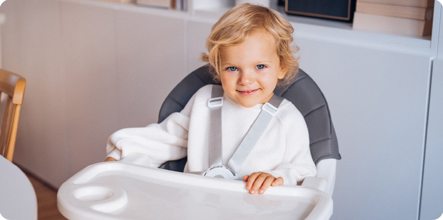 MoMi Kinderstuhl Reki, 2in1 Hochstuhl mit 5-Punkt-Gurt bis 20 kg