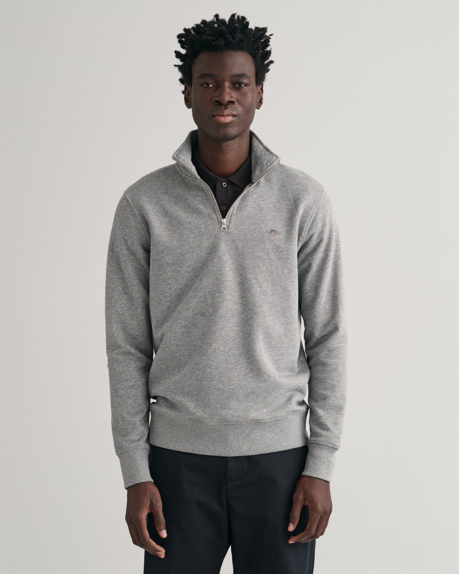 Gant Sweatshirt REG SHIELD HALF ZIP SWEAT mit Logostickerei auf der Brust