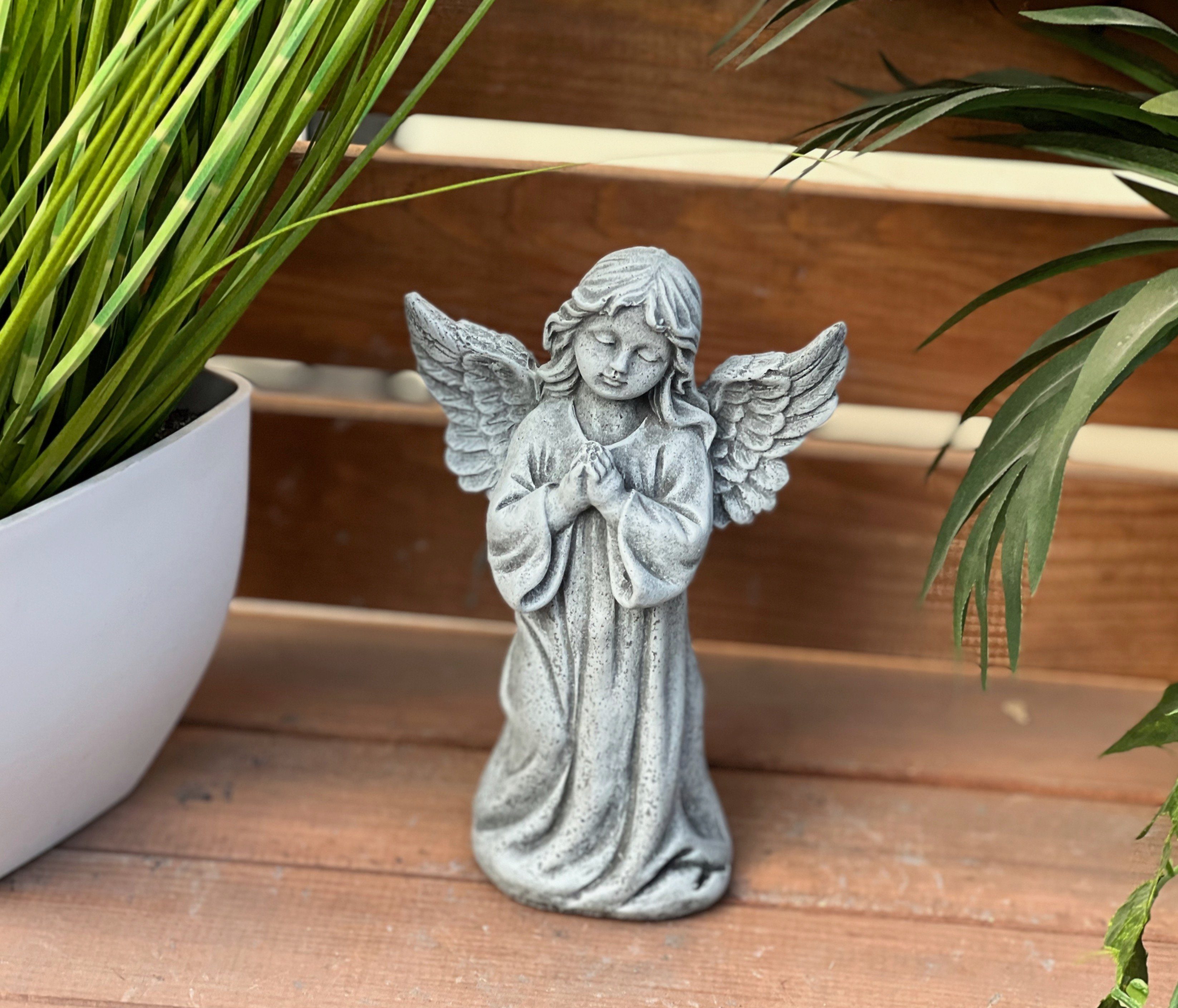 Stone and Style Engelfigur Frostfeste Steinfigur betender Engel stehend