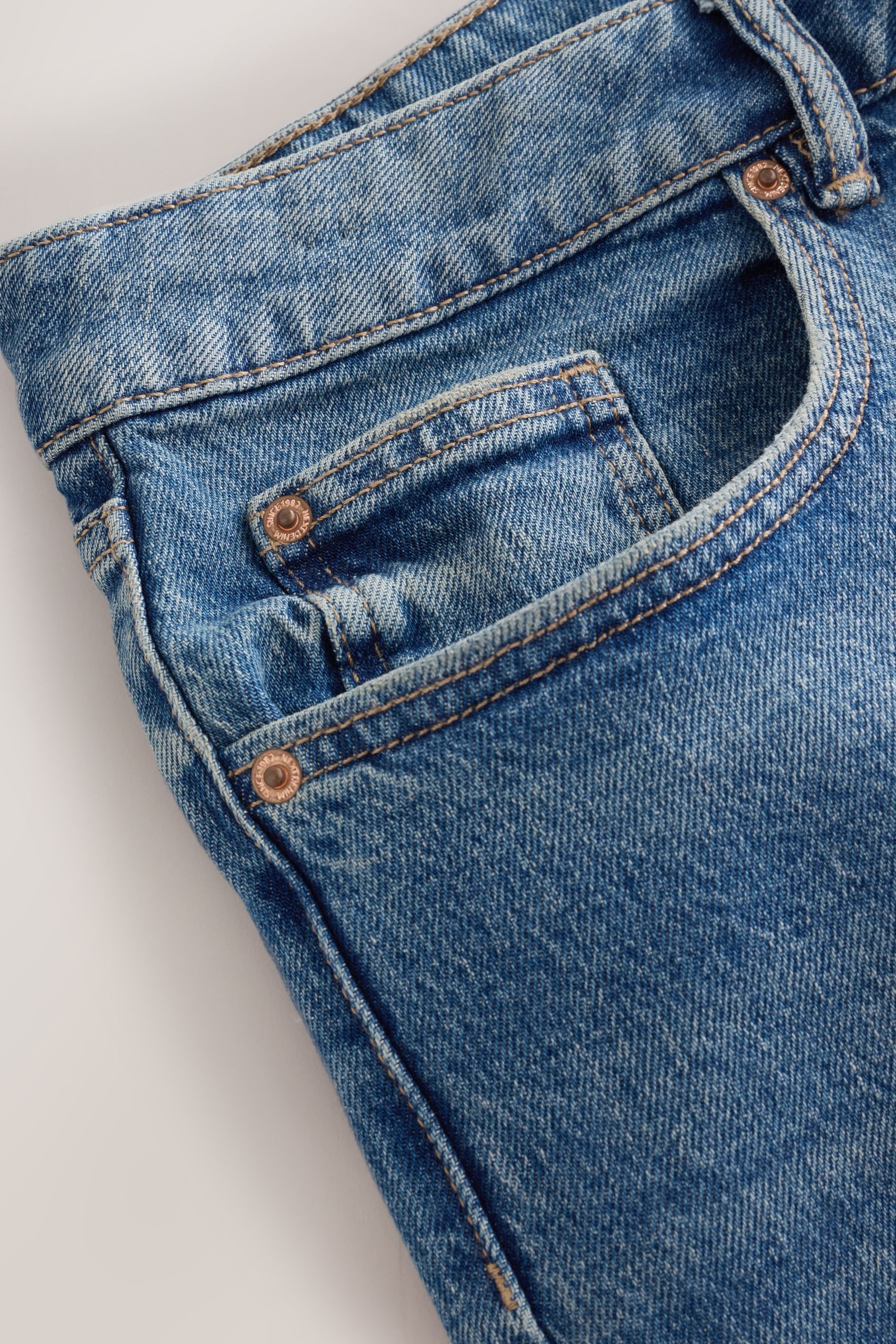 Next Jeansshorts Zeitlose Sanduhr Denim-Shorts (1-tlg)
