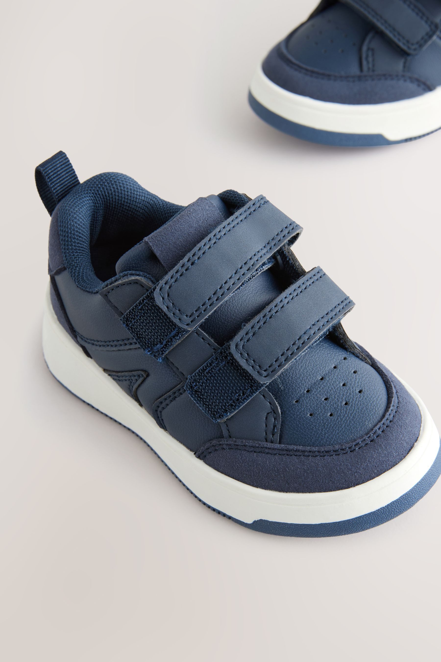 Next Sneaker mit doppeltem Klettverschluss - weit Sneaker (1-tlg)