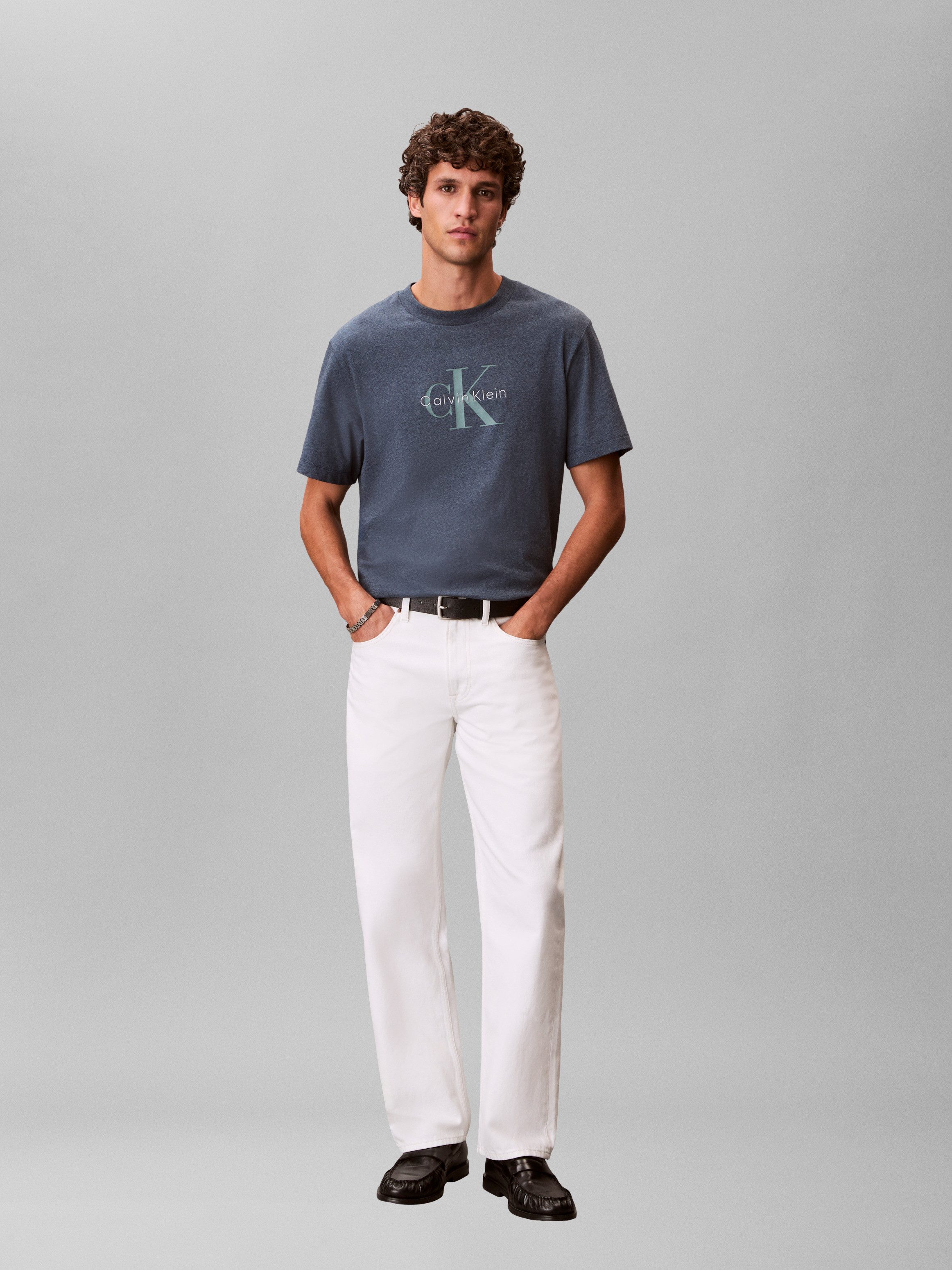 Calvin Klein Jeans T-Shirt SS Hero Monologo Tee 20s Mit Rundhalsausschnitt, regular fit – Bild 5 von 5