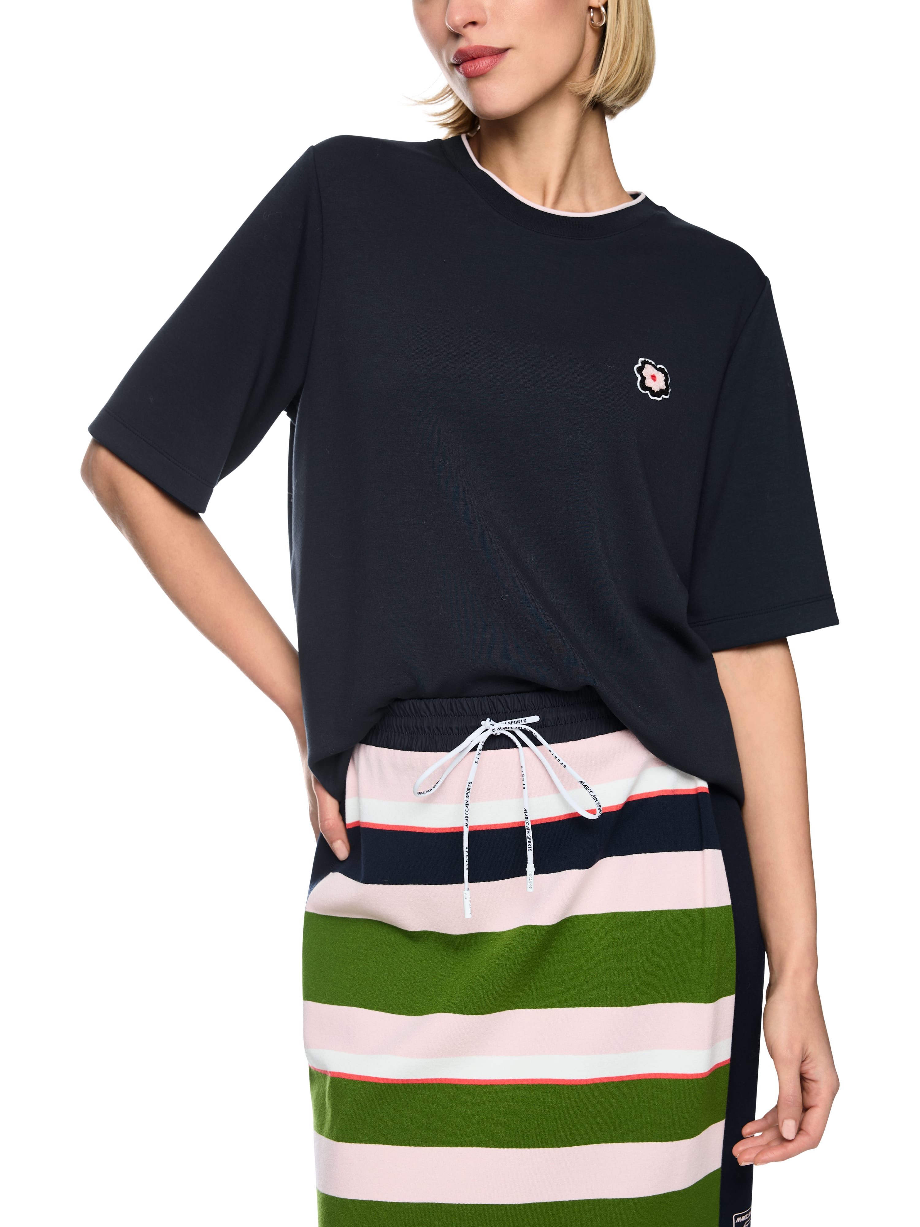 Marc Cain T-Shirt Countryside Calling Premium Damenmode mit Blumenpatch