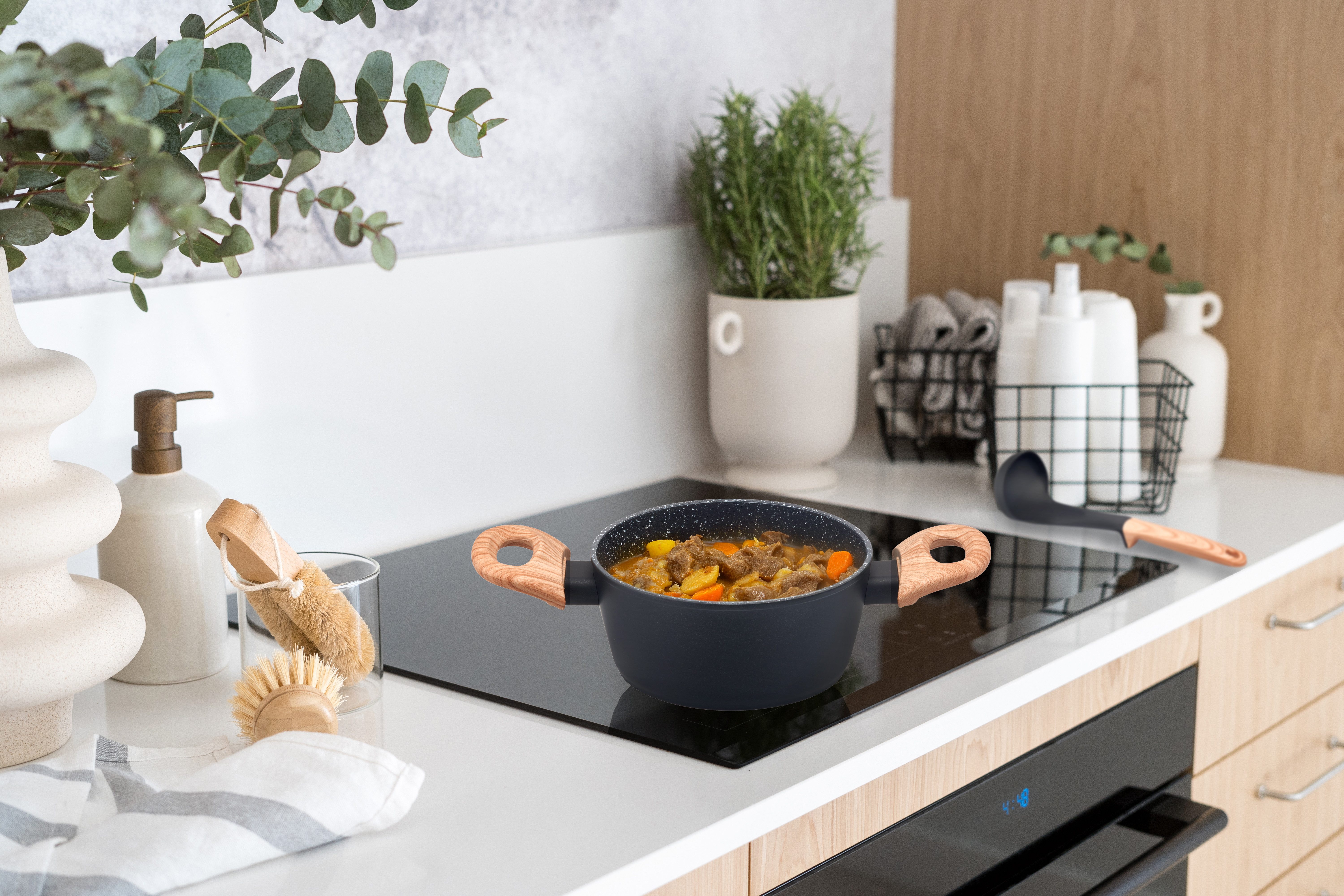 my home Topf-Set Genlis, Aluminium (Set, 12-tlg., Kochtopf 16/20/24 cm, Bratpfanne 24/28 cm + 4-tlg. Küchenhelfer-Set), Kochtopf-Set im modernen Design mit formschönen Soft-Touchgriffen