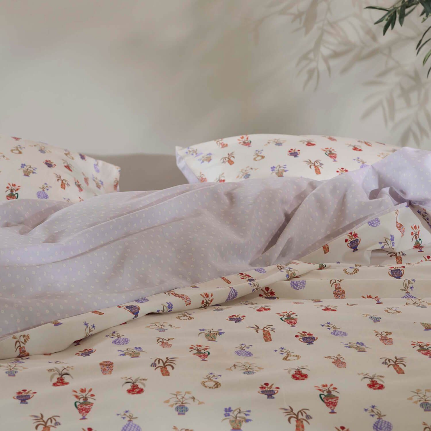 Essenza Bettwäsche Field of Vases Multi, Baumwolle, 2 teilig, Blumenvasen, Antik, Kelchvasen, Tulpen