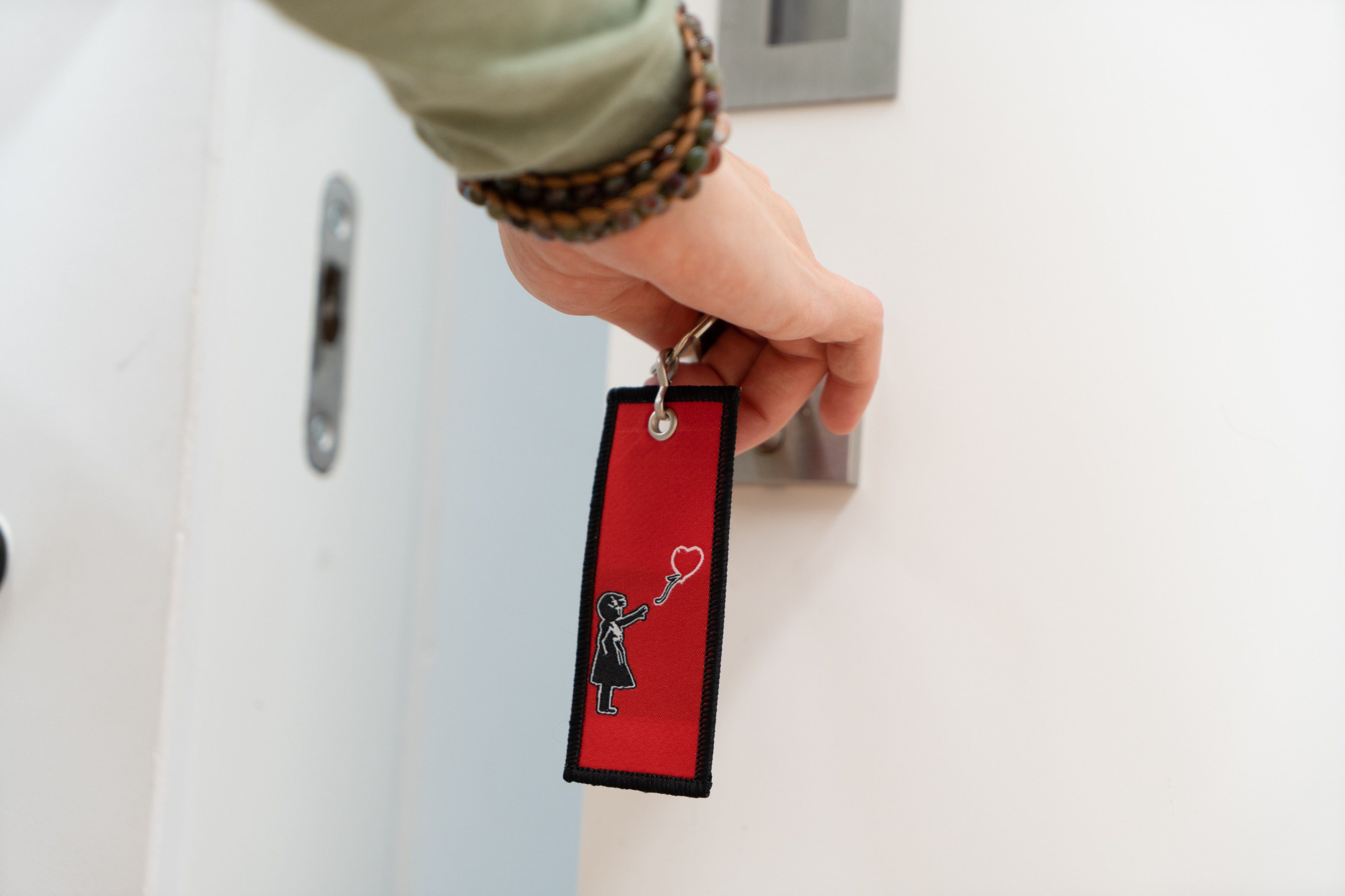 AvantgART Schlüsselanhänger Schlüsselanhänger von Banksy, Girl with Balloon, Banksy Kunstdruck