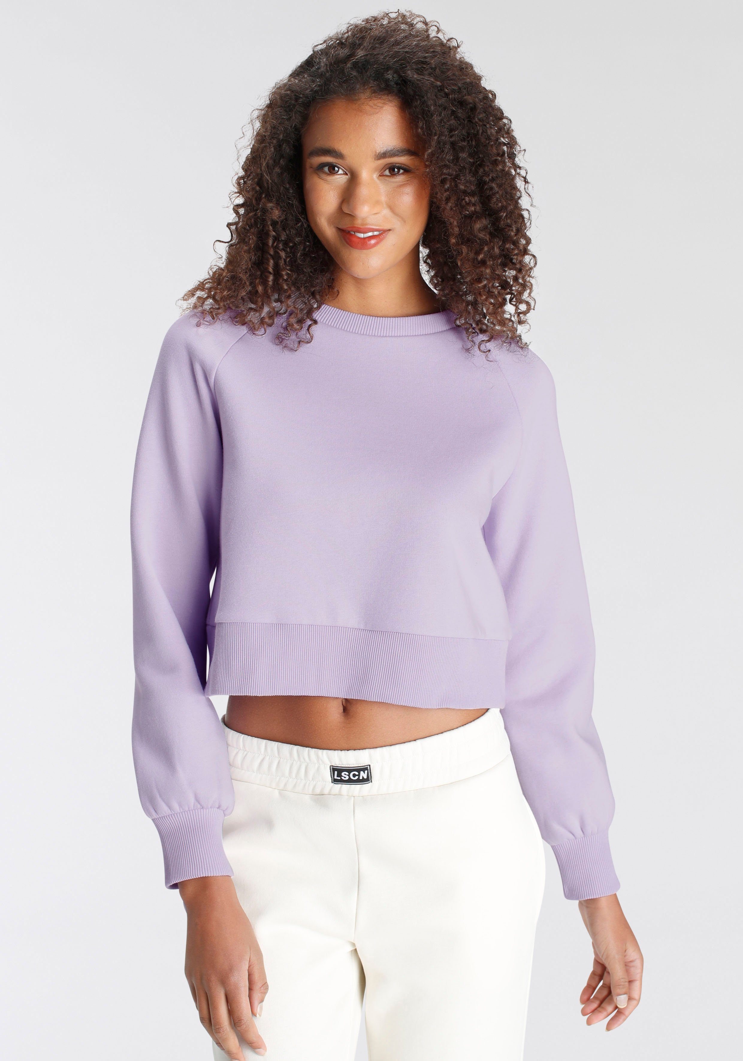 LASCANA Sweatshirt mit Ziernähten, Loungeanzug lila