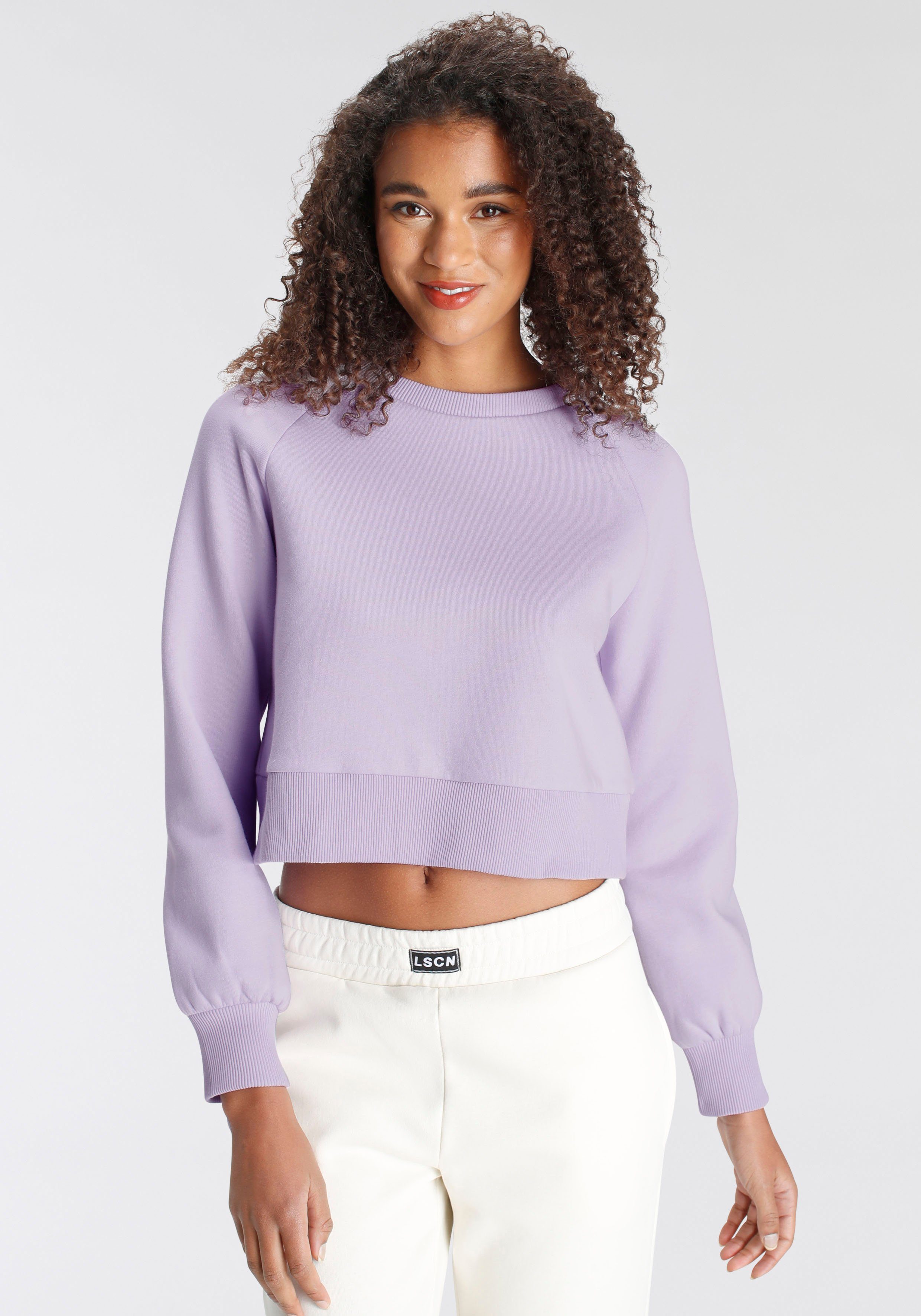 Ziernähten, LASCANA Sweatshirt lila mit Loungeanzug