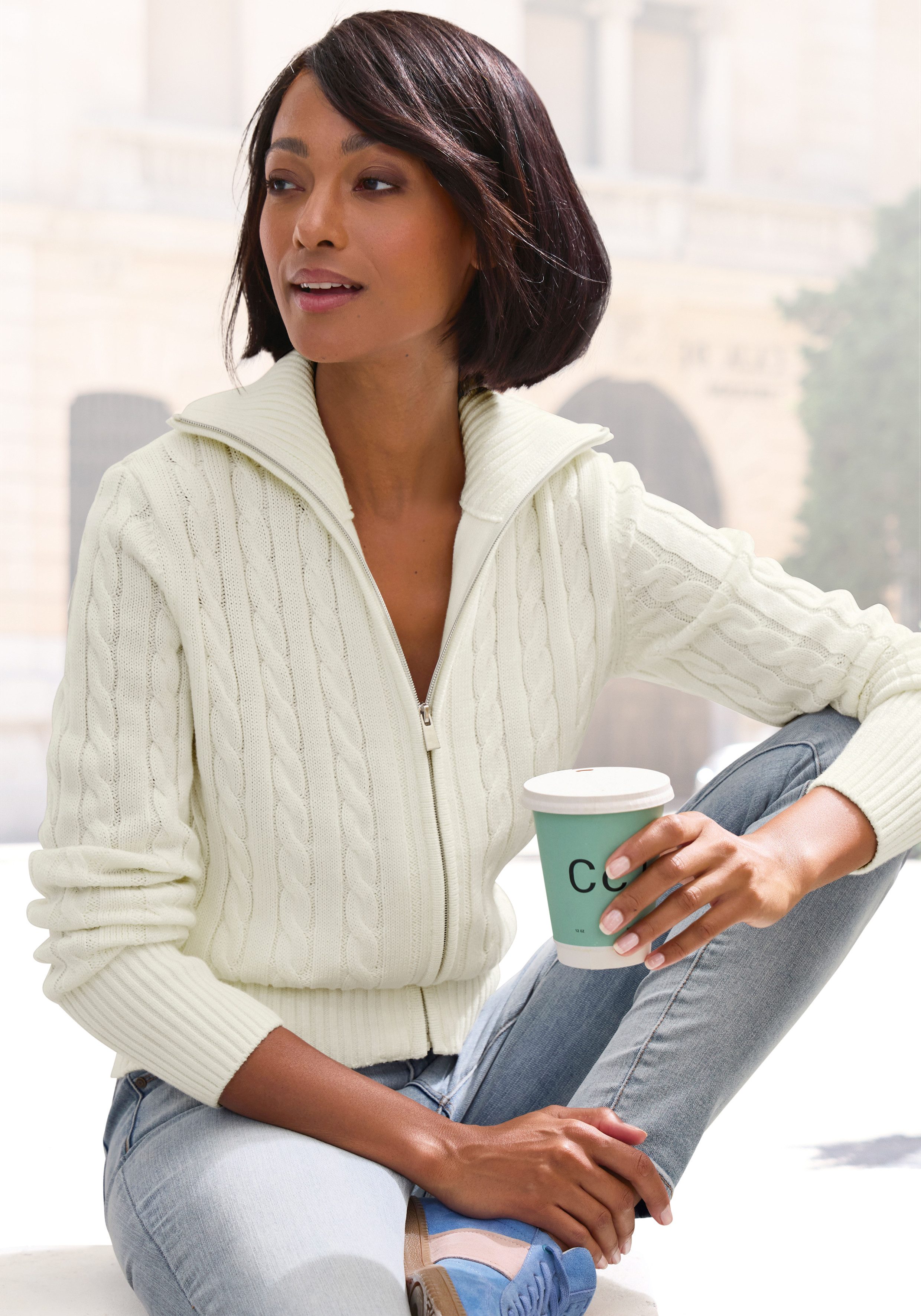 LASCANA Strickjacke mit Zopfstrickmuster, gemütlicher Cardigan mit Reißverschluss