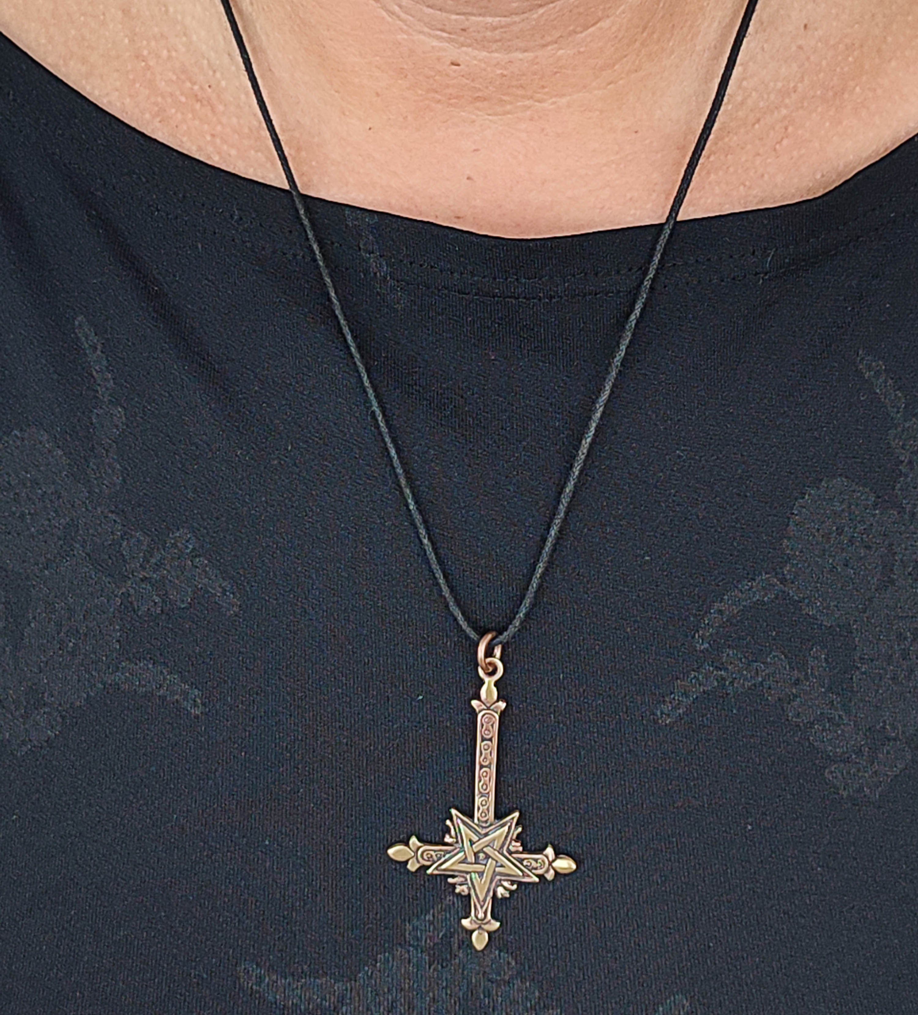 Anhänger Bronze Kiss of Teufel umgedrehtes Kettenanhänger Satanskreuz Leather Satan Satanist Kreuz