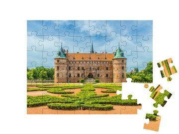 puzzleYOU Puzzle Schloss Egeskov auf der Insel Fünen in Dänemark, 48 Puzzleteile, puzzleYOU-Kollektionen Dänemark, Skandinavien