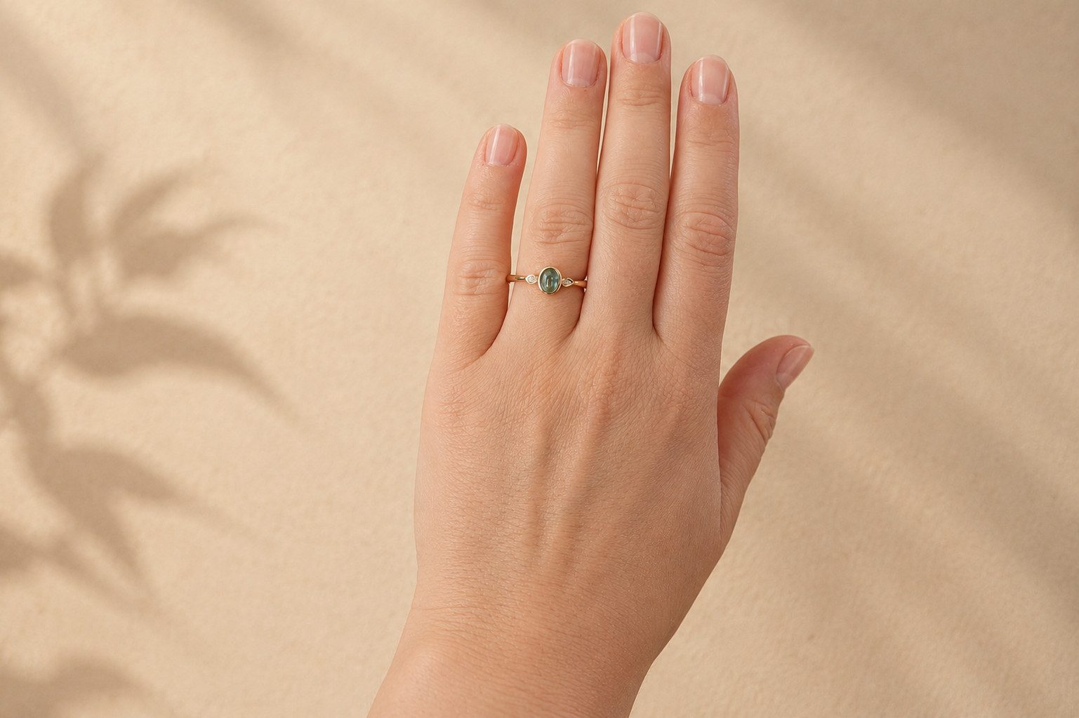 Sogni d'oro Fingerring "Mintschimmer" mit grünem Kyanit und Brillanten, Gelbgold 375