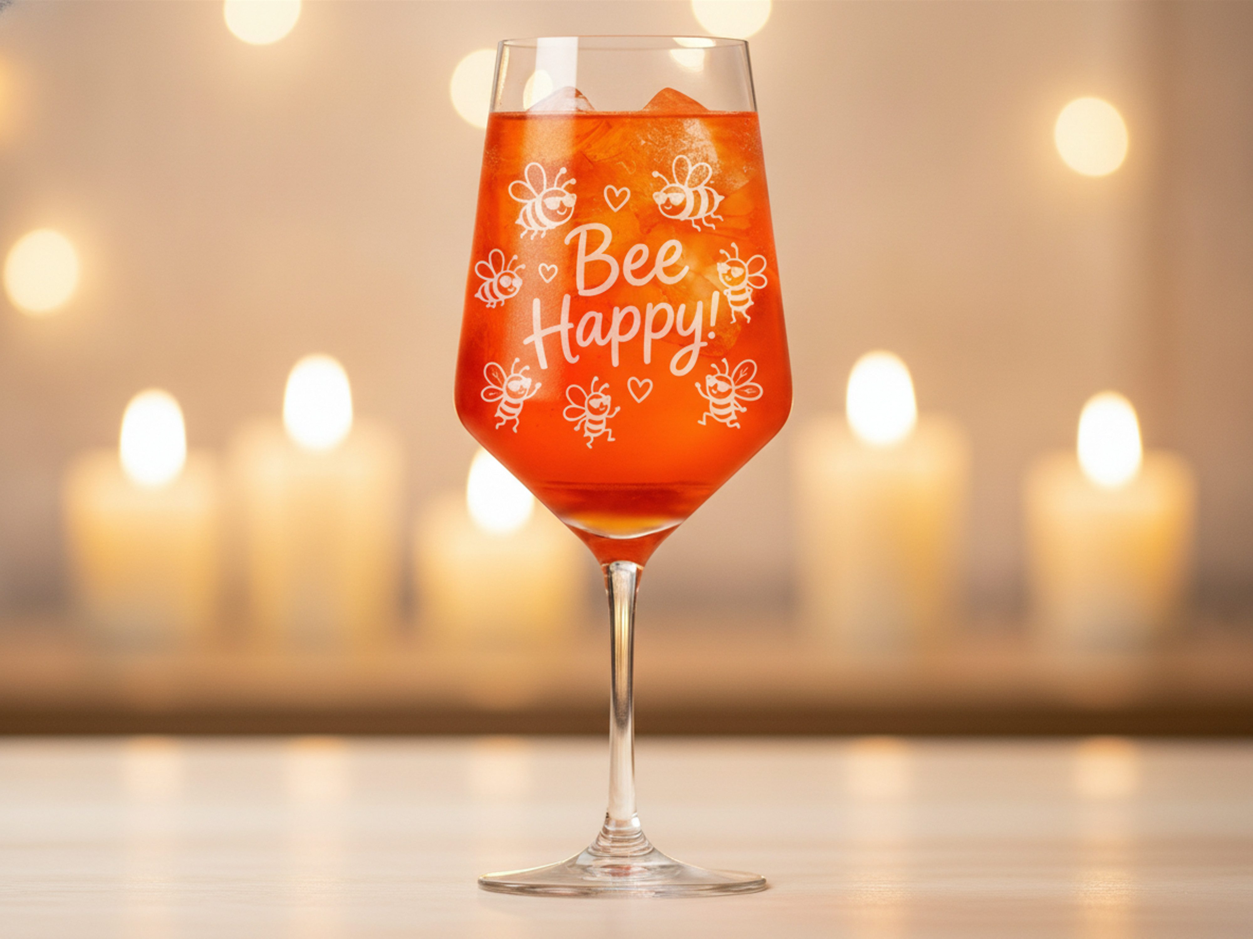 Valhalla Weinglas Valhalla Weinglas Bee Happy Bienen graviert, spülmaschinenfest 350 ml, 1-tlg., Glas, Atemberaubende Darstellung
