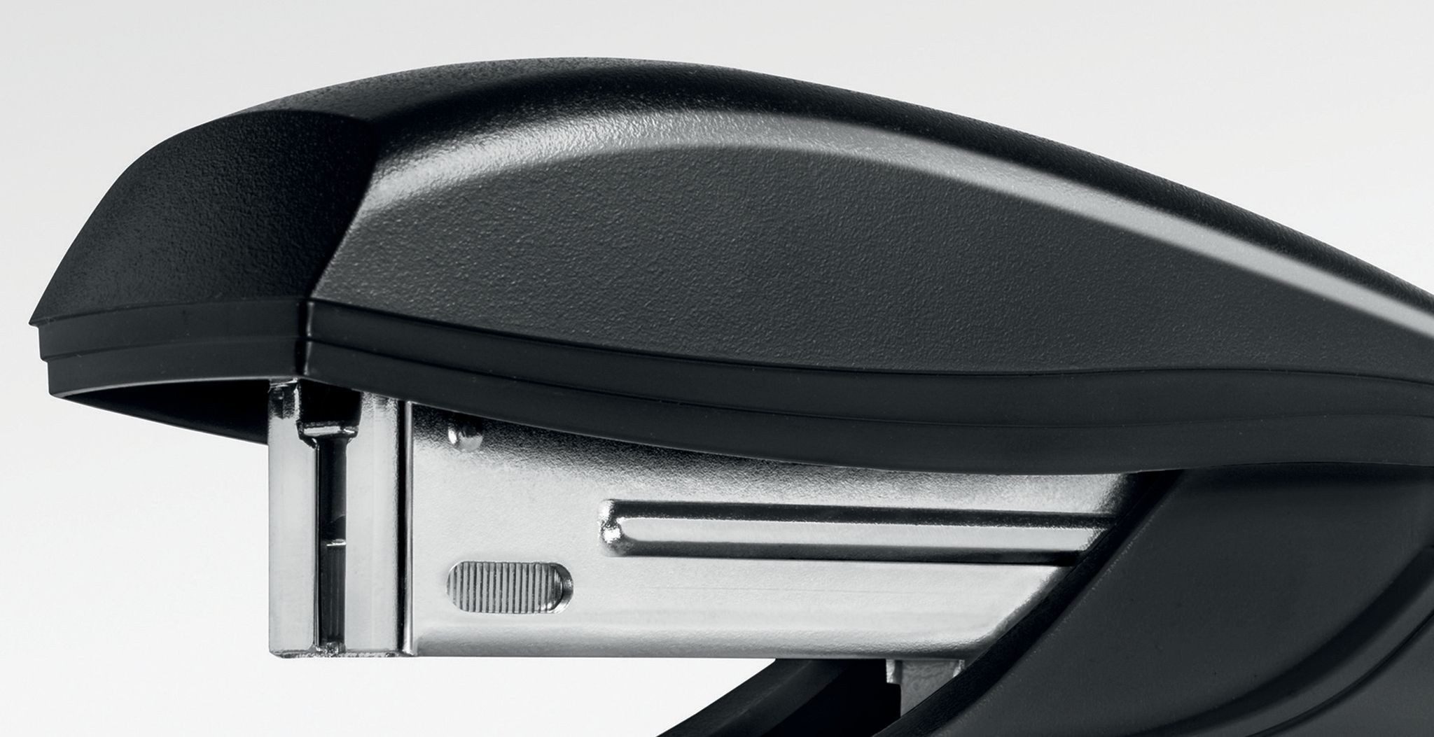 LEITZ Heftgerät Büroheftgerät NeXXt Recycle Kunststoff 30 Blatt schwarz