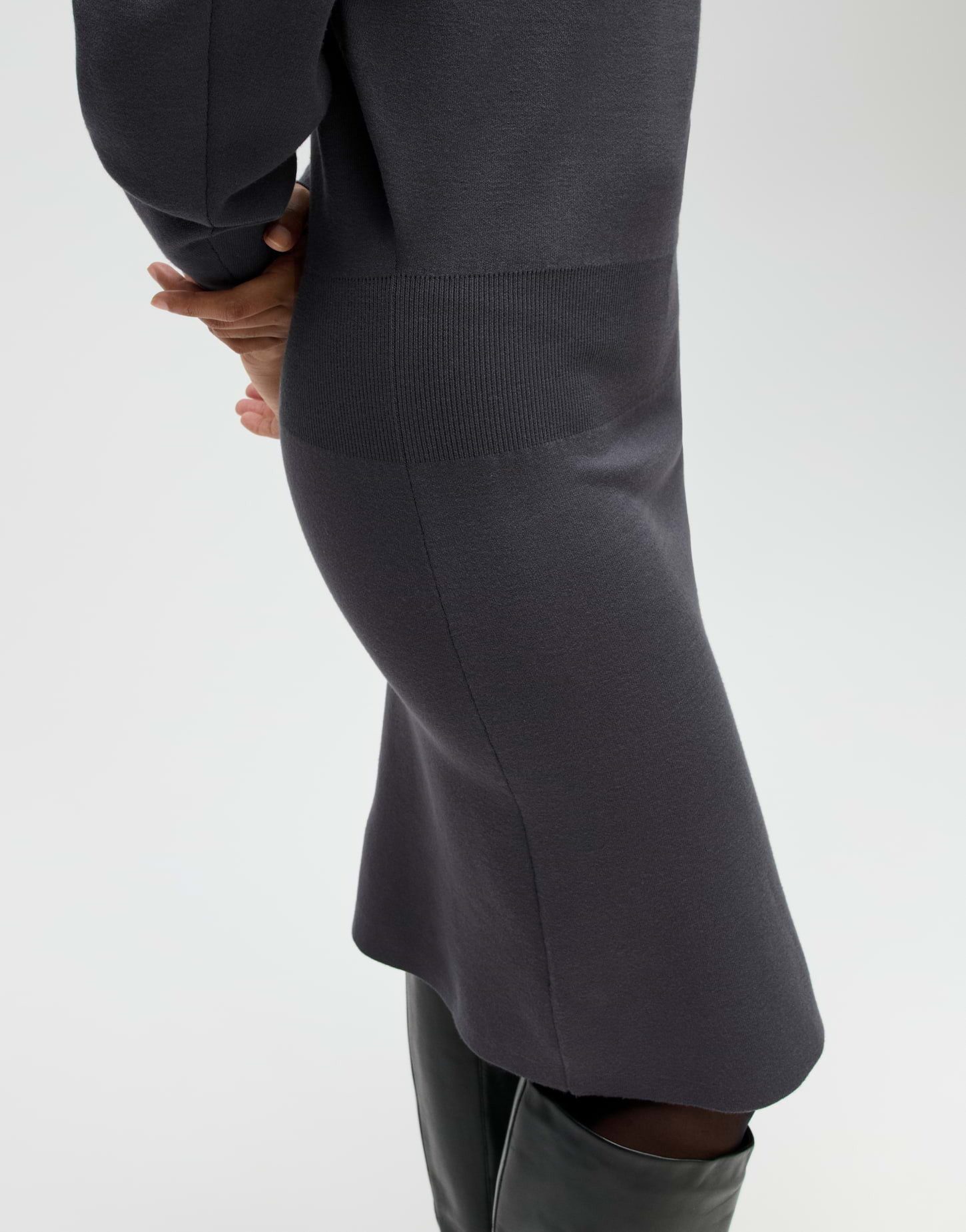 OPUS Sweatkleid Winy aus Strick mit flauschiger Struktur Leicht taillierte Mini-Silhouette mit flauschiger Strickstruktur – Bild 4 von 5