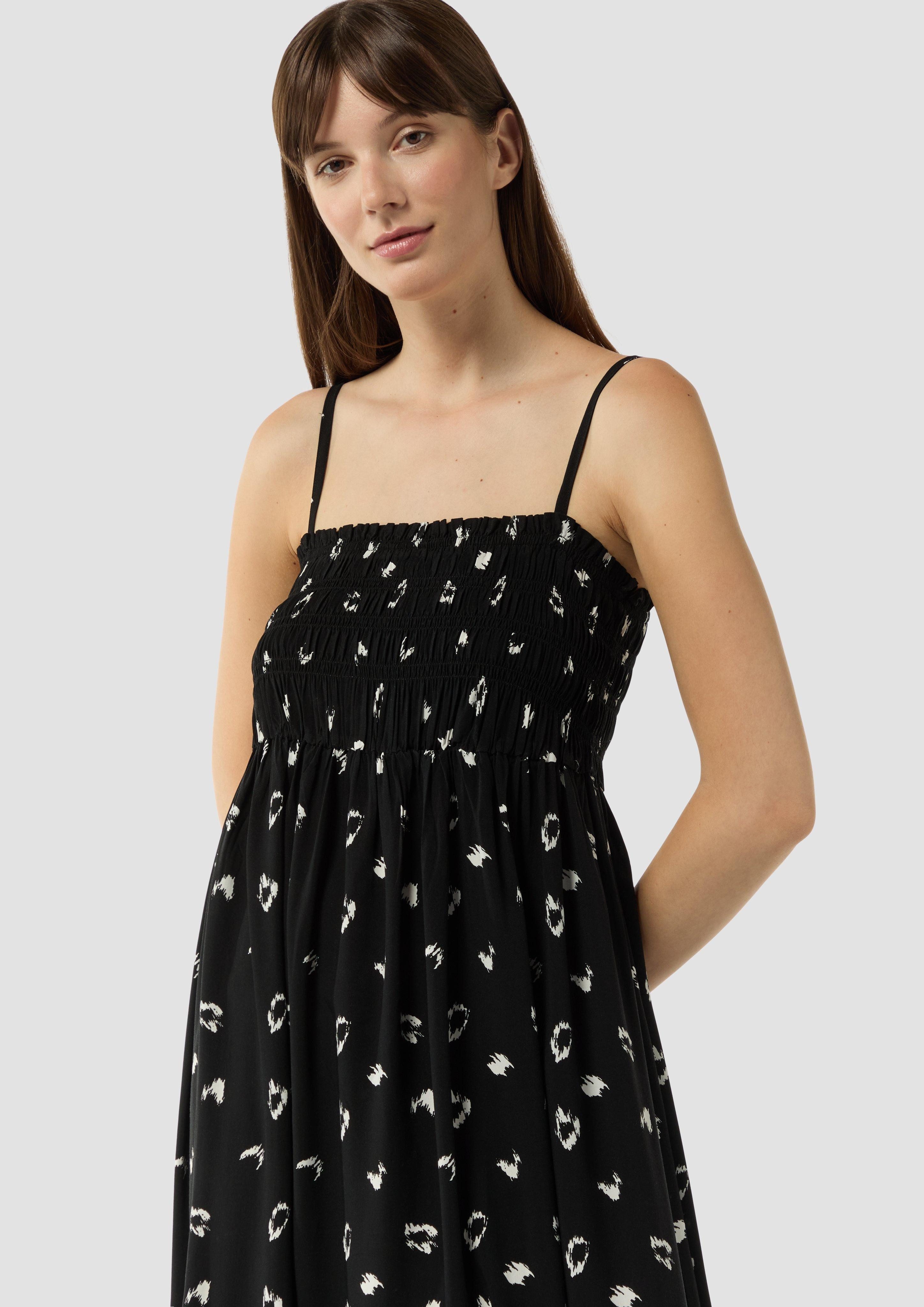 QS Maxikleid Gemustertes Viskosekleid mit Smok-Detail günstig online kaufen