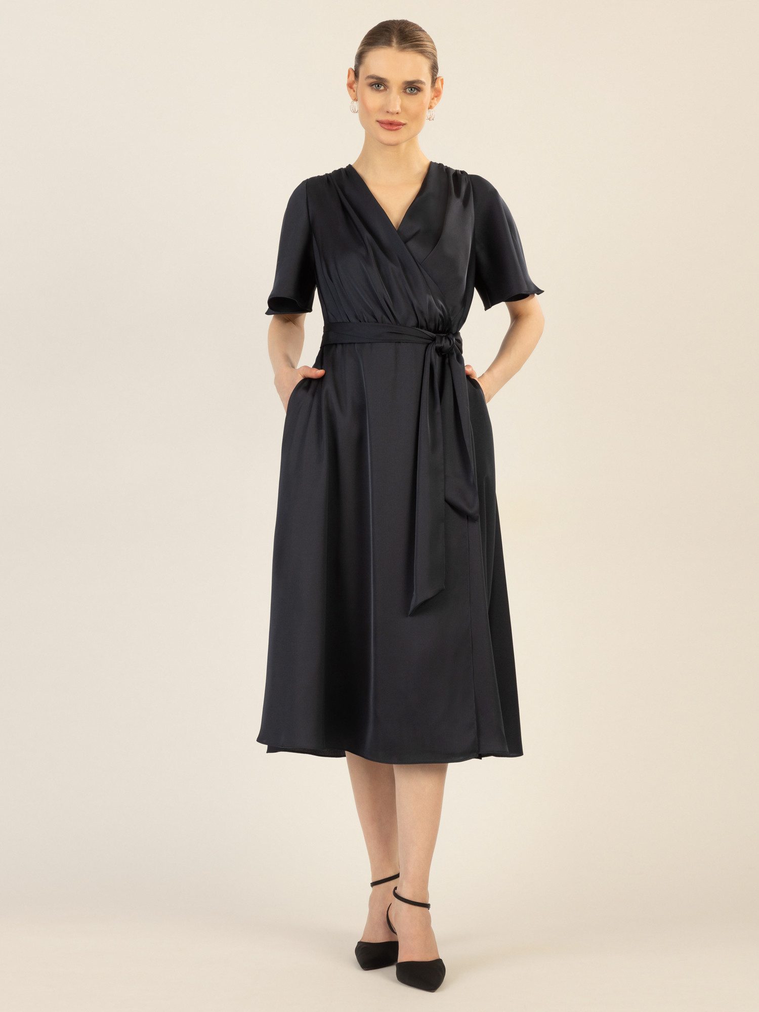 Apart Midikleid us mattschimmerndem Satin günstig online kaufen