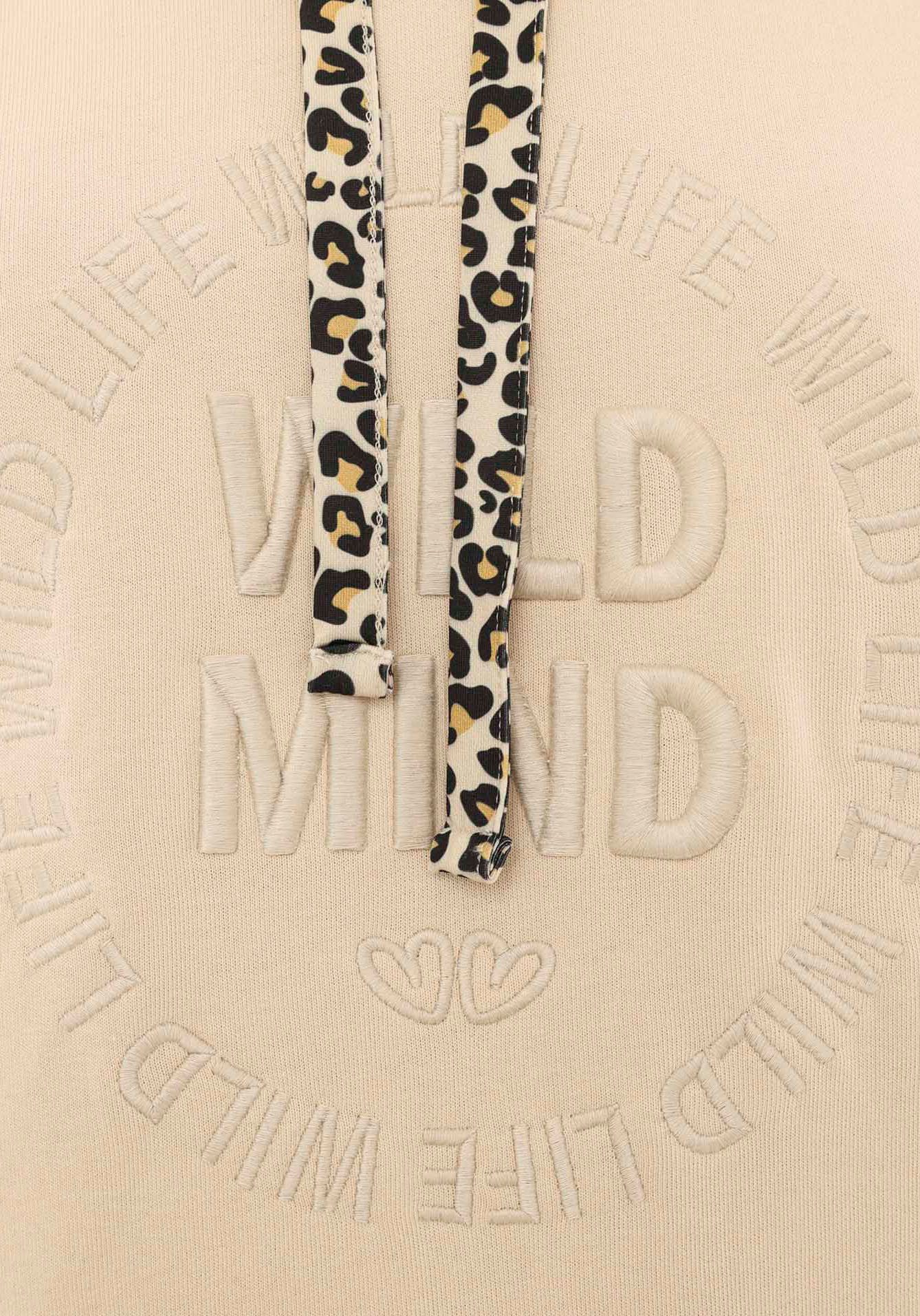 Zwillingsherz Sweatkleid "Wild Vibes" praktische Fronttaschen, Leo-Kordel, tonale Stickerei – Bild 4 von 5