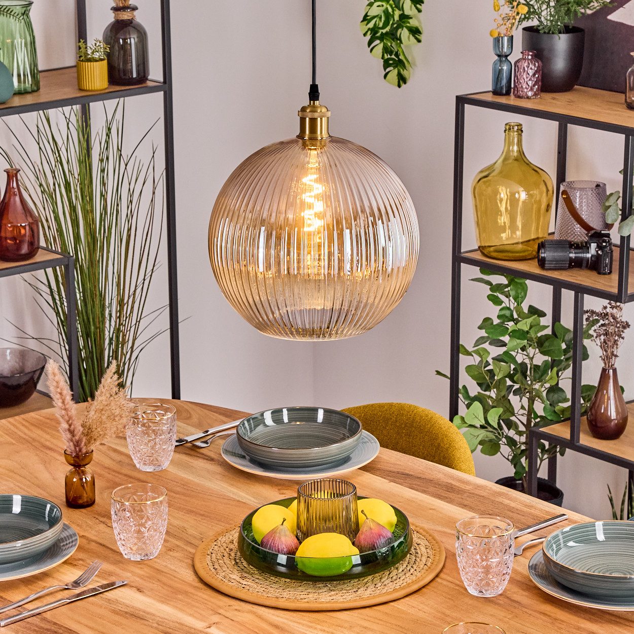 hofstein Hängeleuchte Hängelampe aus Metall/Riffelglas in Gold-/Bernsteinfarben/Klar, ohne Leuchtmittel, Hängeleuchte im Retro/Vintage-Design (Schirm Ø 30 cm), 1 x E27