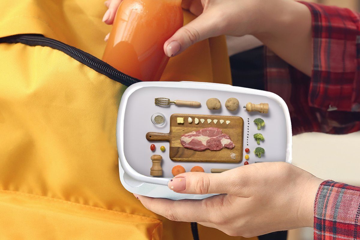 MuchoWow Lunchbox Gegrilltes für für Kinder einem Kunststoff, Brotbox und Erwachsene, Jungs Mädchen Schneidebrett, weiß (2-tlg), Brotdose, und Rindfleisch auf