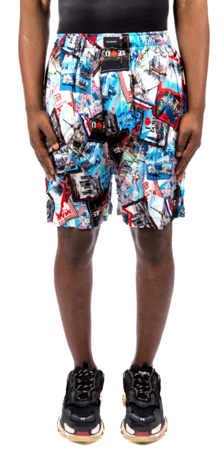 Balenciaga Shorts Seiden-Shorts Allover Cities Postcard Rarität mit Weltenbummler-Charme Extrem selten und nicht mehr im Handel erhältlich