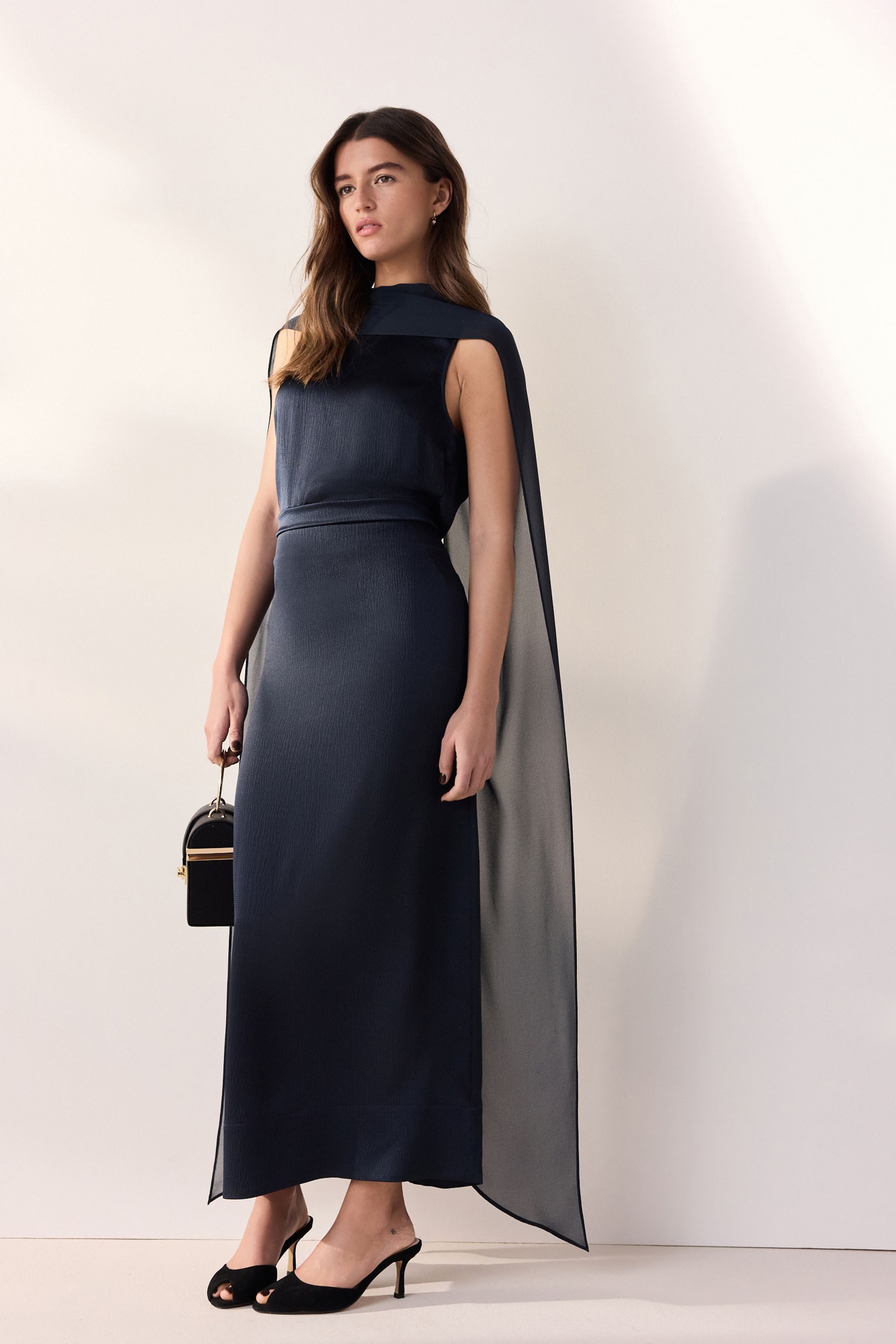 Next Satinkleid Tabitha Simmons Satinkleid mit Schal-Detail (1-tlg)