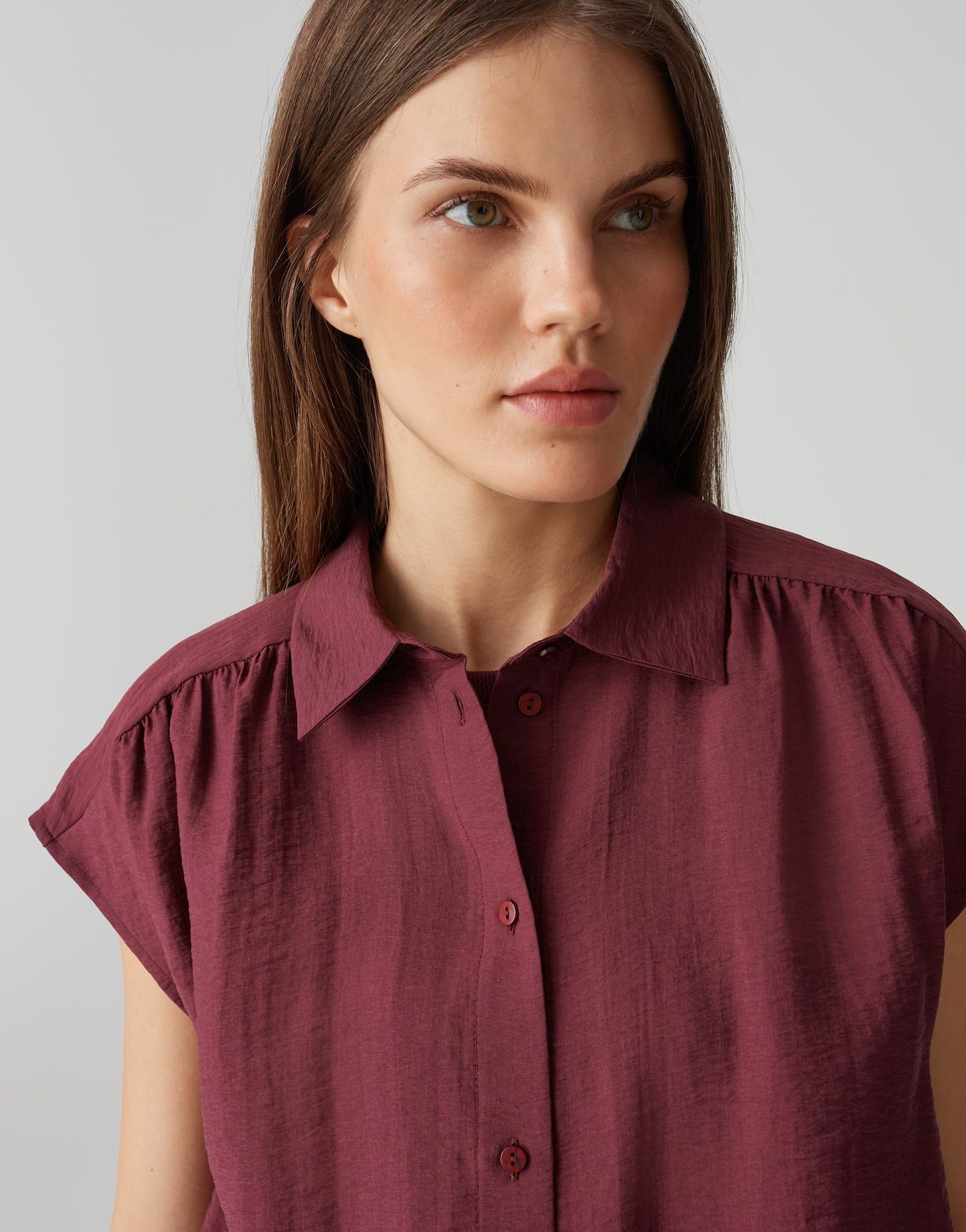 OPUS Satinbluse FAIRI Loose mit femininen Raffungen – Bild 4 von 5