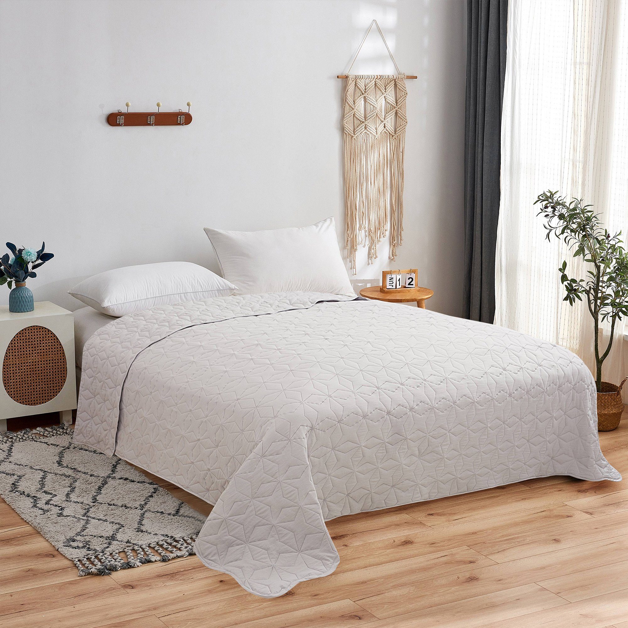 Bestlivings Tagesdecke 220x240 cm, mit Steppung in diversen Designs