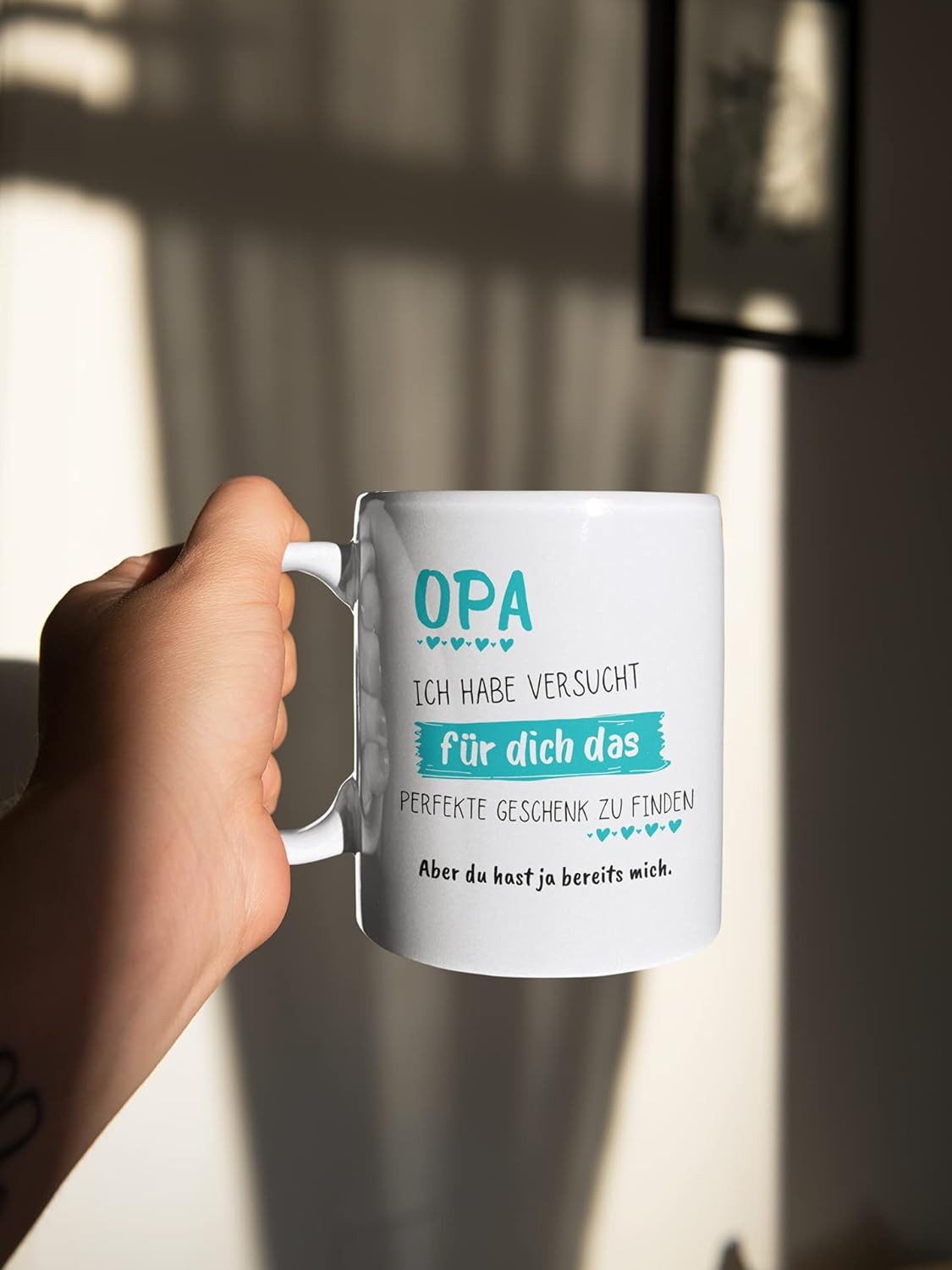 Geschenkehöhle Tasse in reinem Weiß mit Spruch "Ich habe das perfekte Geschenk für dich", 330 ml Fassungsvermögen ideal für Kaffee, Tee oder andere Heißgetränke