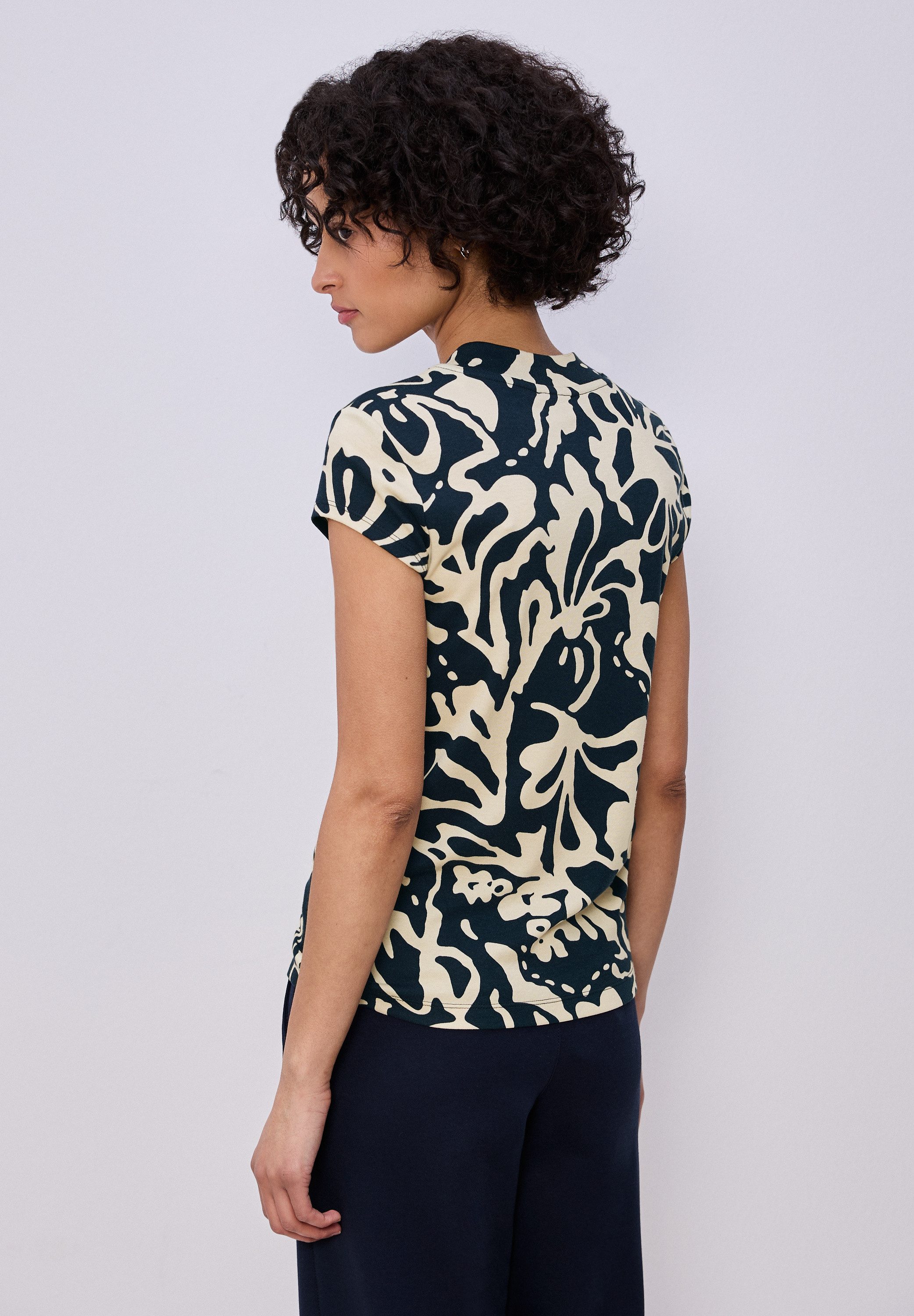 STREET ONE Kurzarmshirt Sommershirt mit einem feinen grafischen Muster mit günstig online kaufen