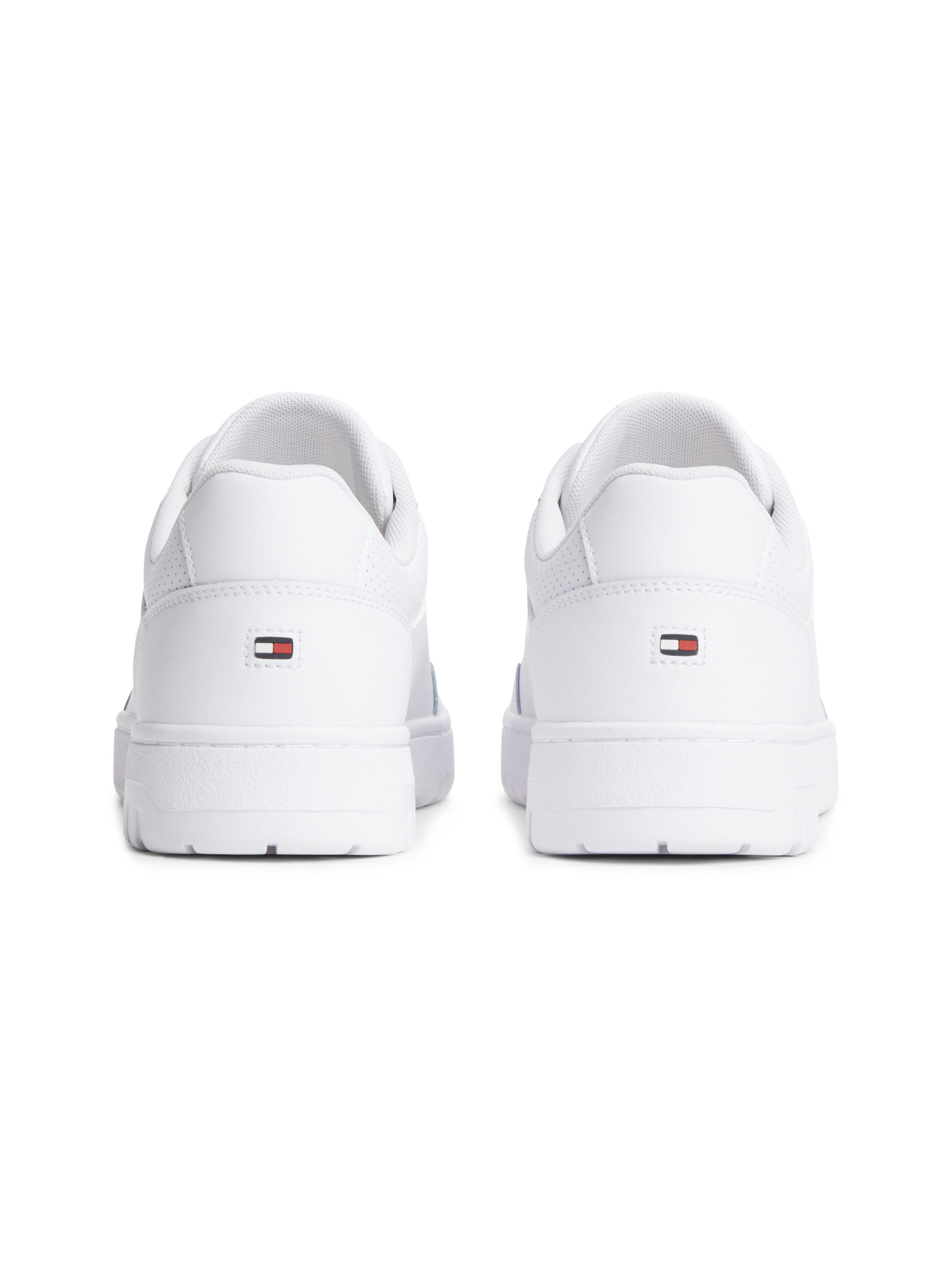 Tommy Hilfiger TH BASKET CORE LEATHER Sneaker Halbschuh, Schnürer mit Perforation am gepolsterten Schaftrand