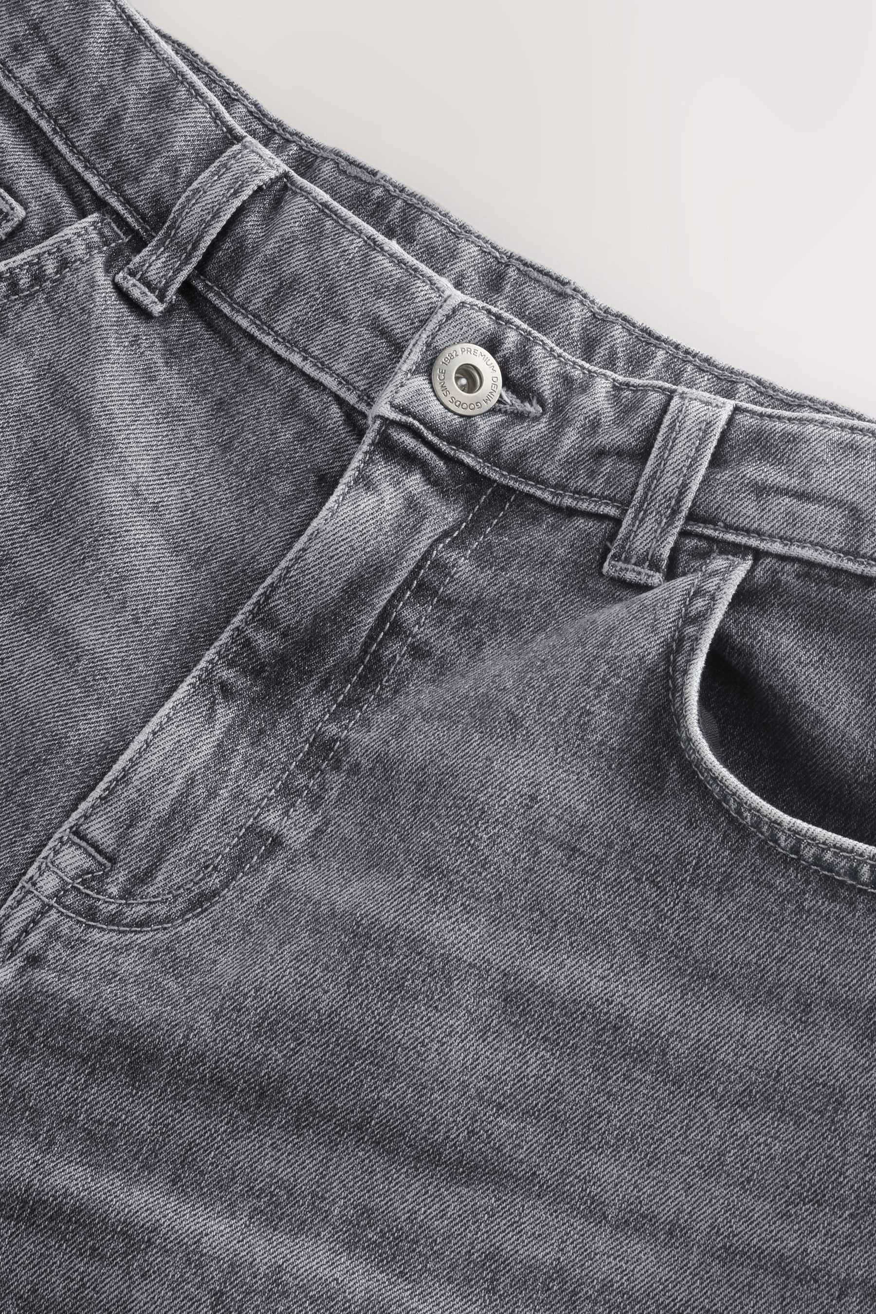 Next Jeansshorts Jeansshorts mit Stretch im Slim Fit (1-tlg)