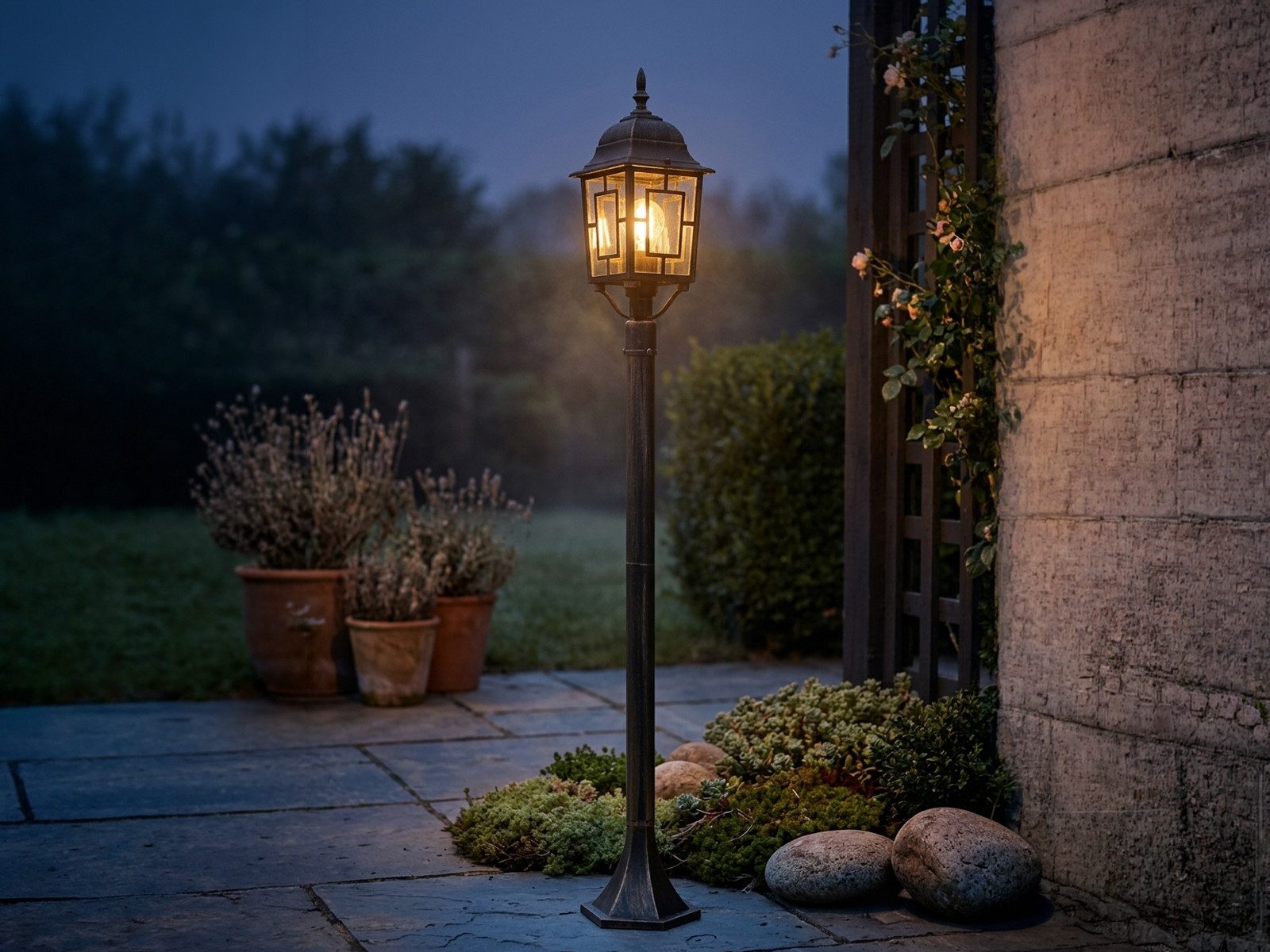 TRIO Leuchten LED Pollerleuchte antik mit Bleiglasoptik, Höhe 100cm, LED wechselbar, Warmweiß, Gartenlaterne, Außen Wegbeleuchtung Garten-Beleuchtung mit E27 LED